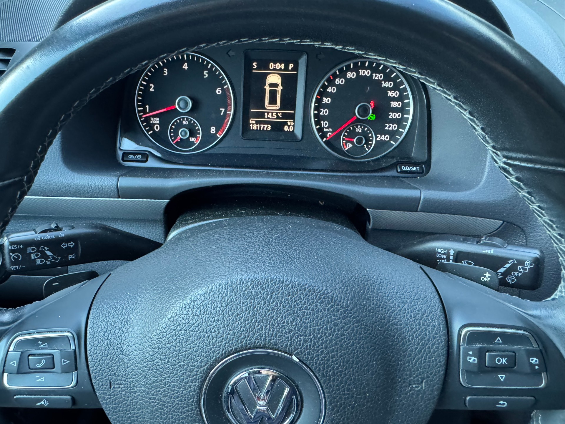 VW Touran 1.4 TSI Cup DSG-image-12
