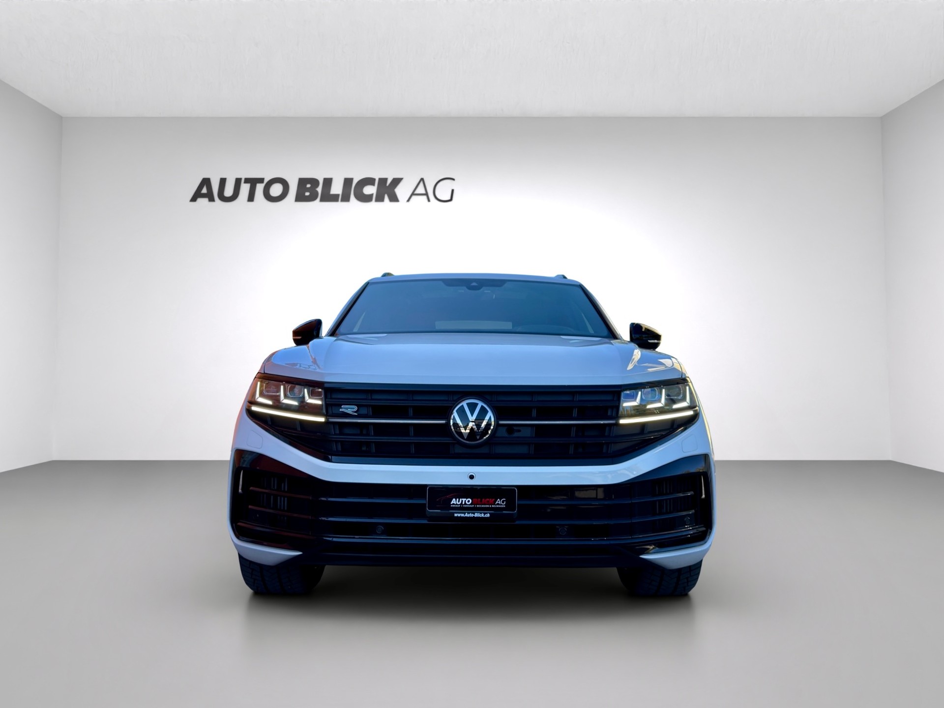 VW Touareg 3.0 TSI eHybrid R-Line Tiptronic-image-2