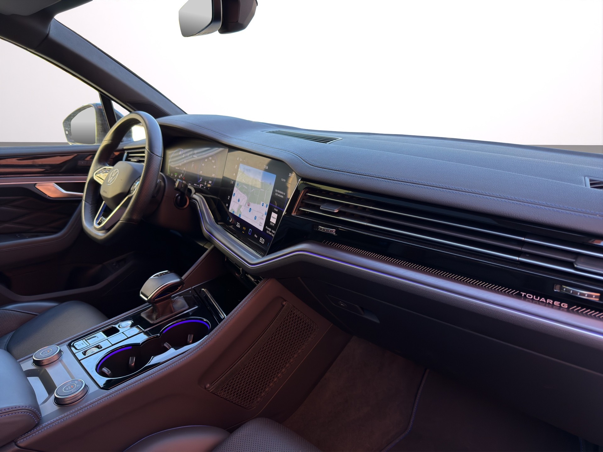 VW Touareg 3.0 TSI eHybrid R-Line Tiptronic-image-13