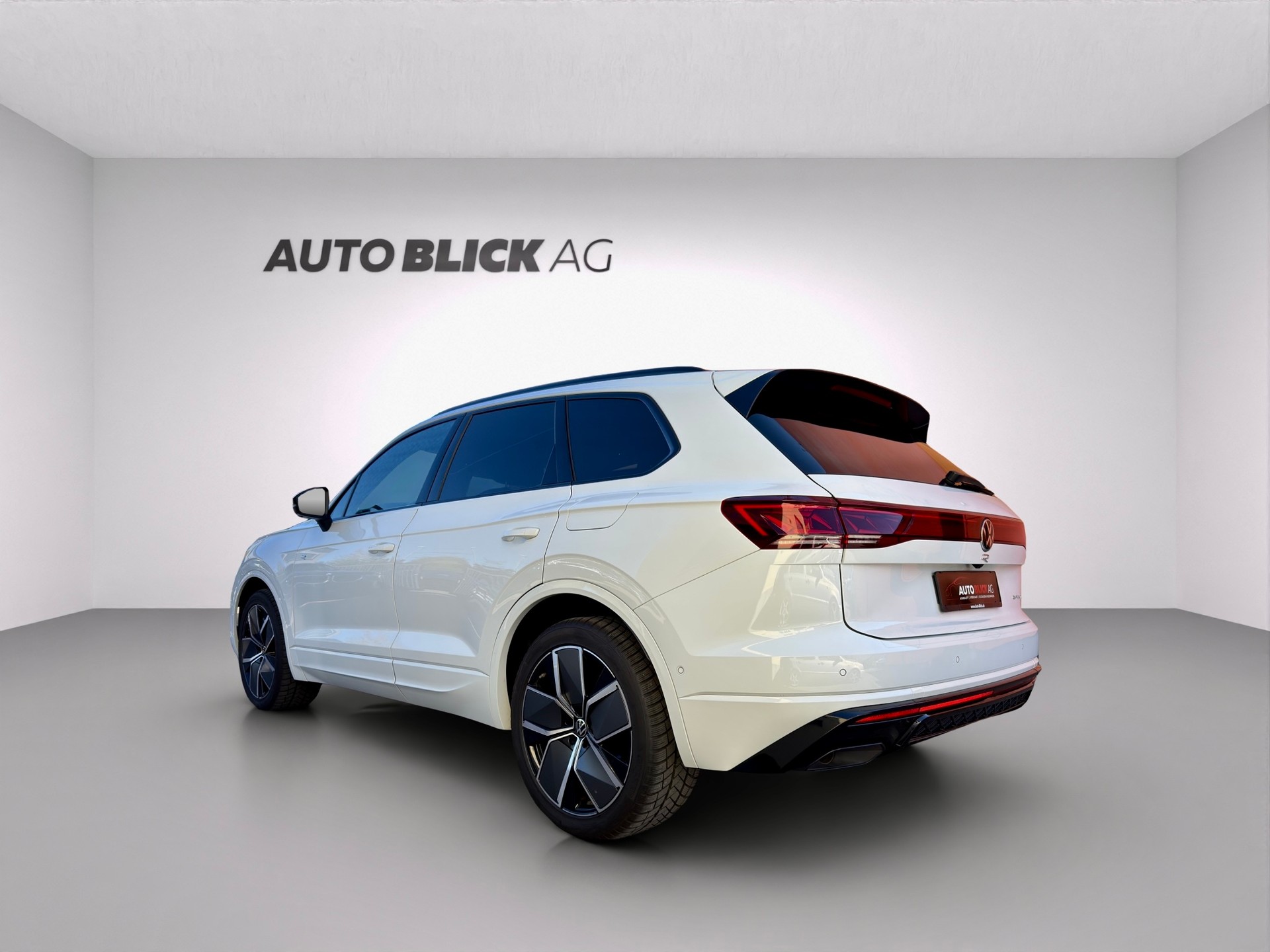 VW Touareg 3.0 TSI eHybrid R-Line Tiptronic-image-6