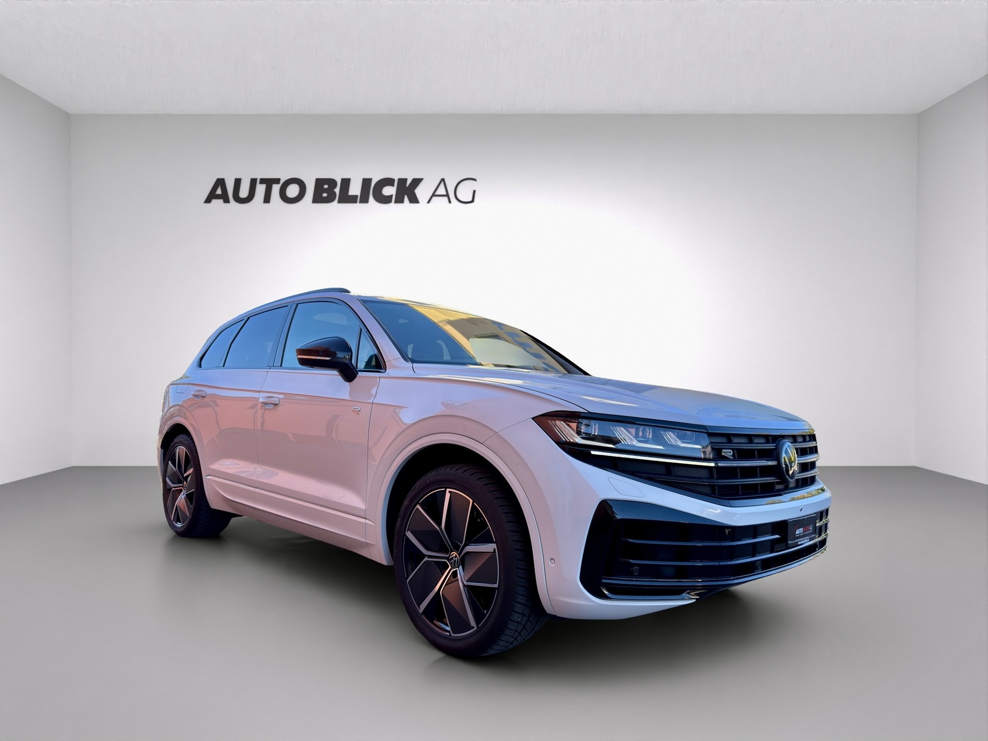 VW Touareg 3.0 TSI eHybrid R-Line Tiptronic-image-1