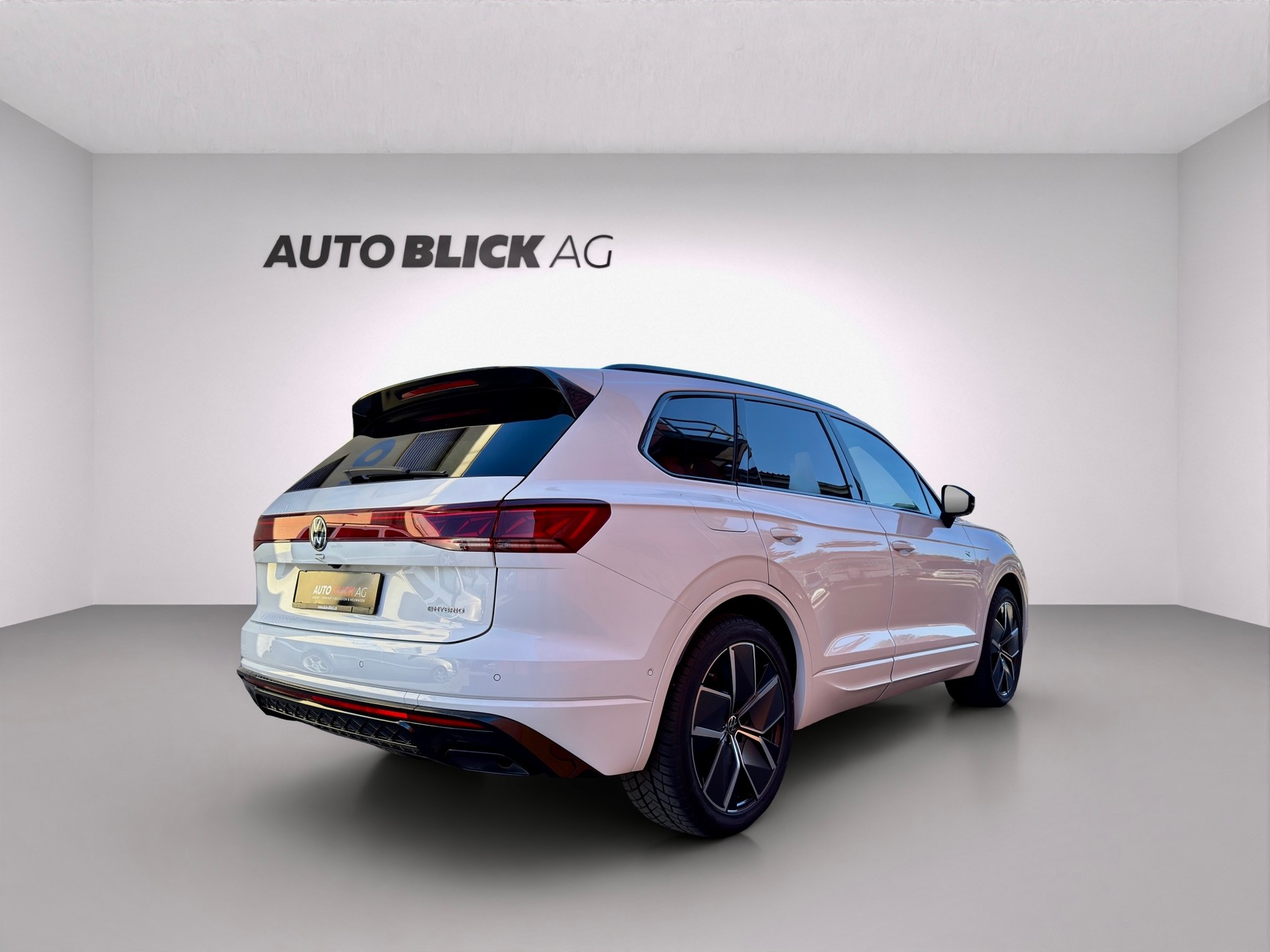 VW Touareg 3.0 TSI eHybrid R-Line Tiptronic-image-5
