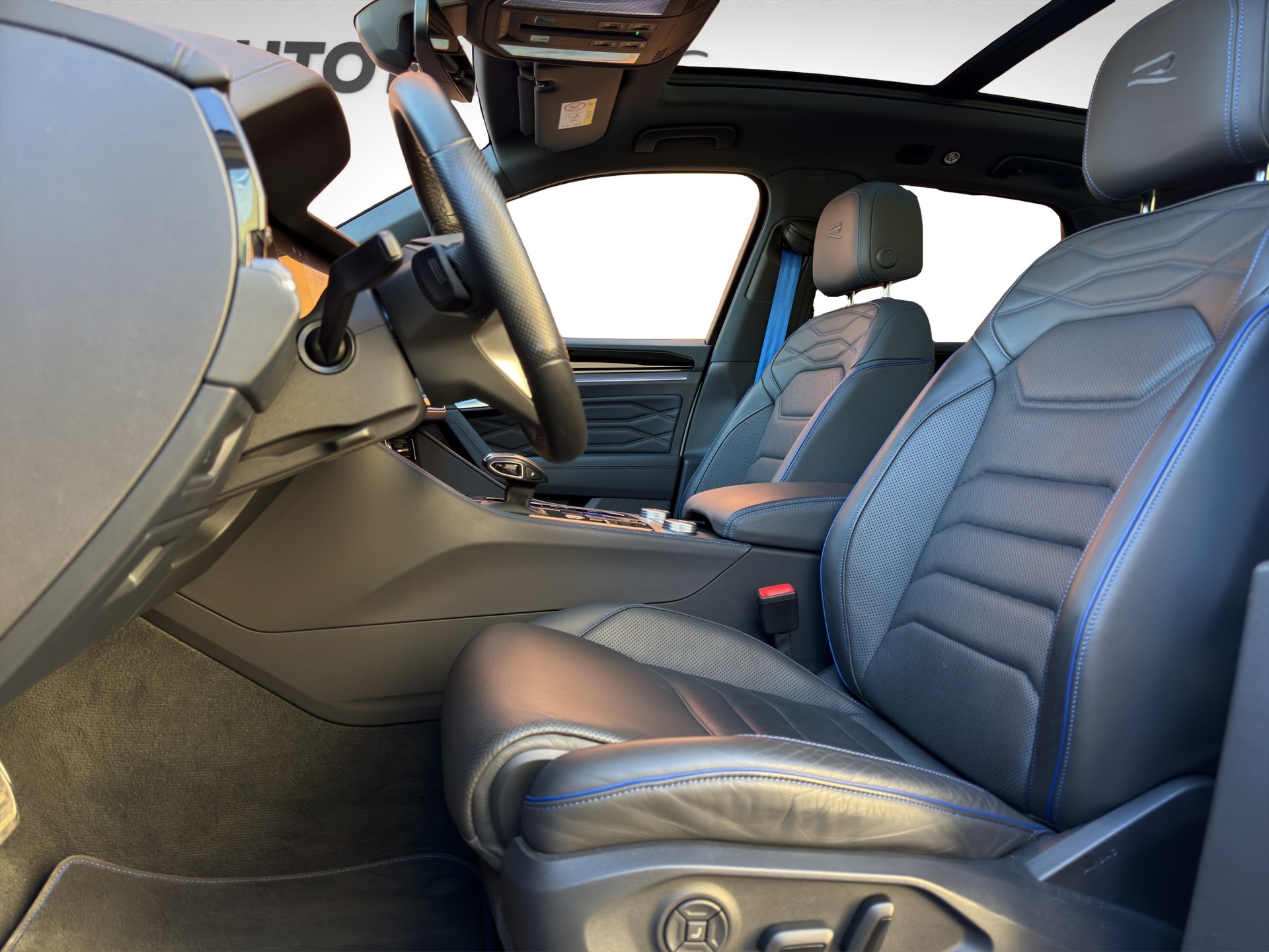 VW Touareg 3.0 TSI eHybrid R-Line Tiptronic-image-9