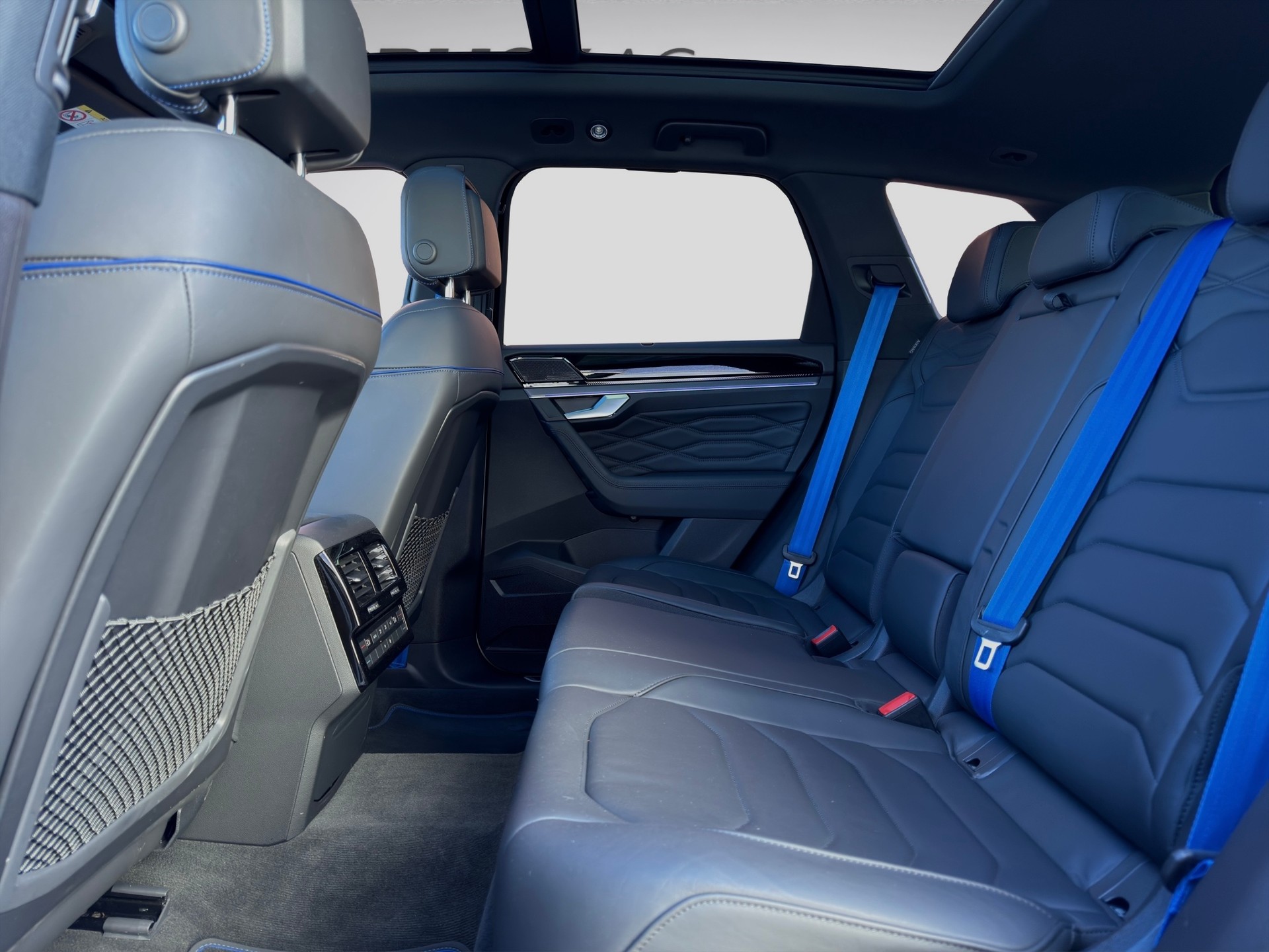 VW Touareg 3.0 TSI eHybrid R-Line Tiptronic-image-14