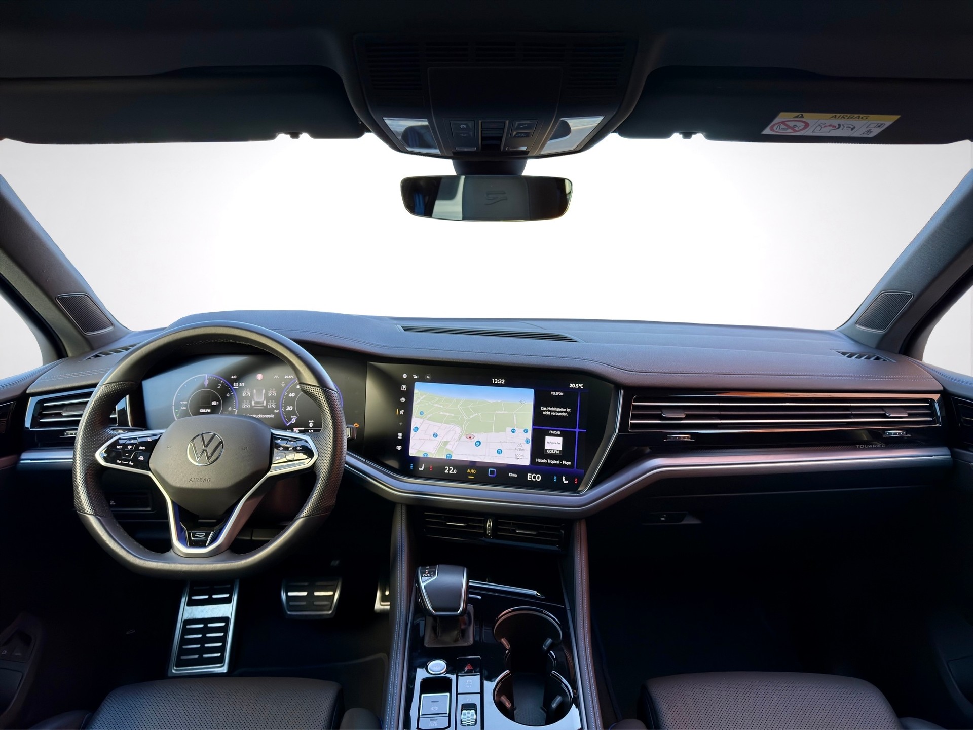 VW Touareg 3.0 TSI eHybrid R-Line Tiptronic-image-11