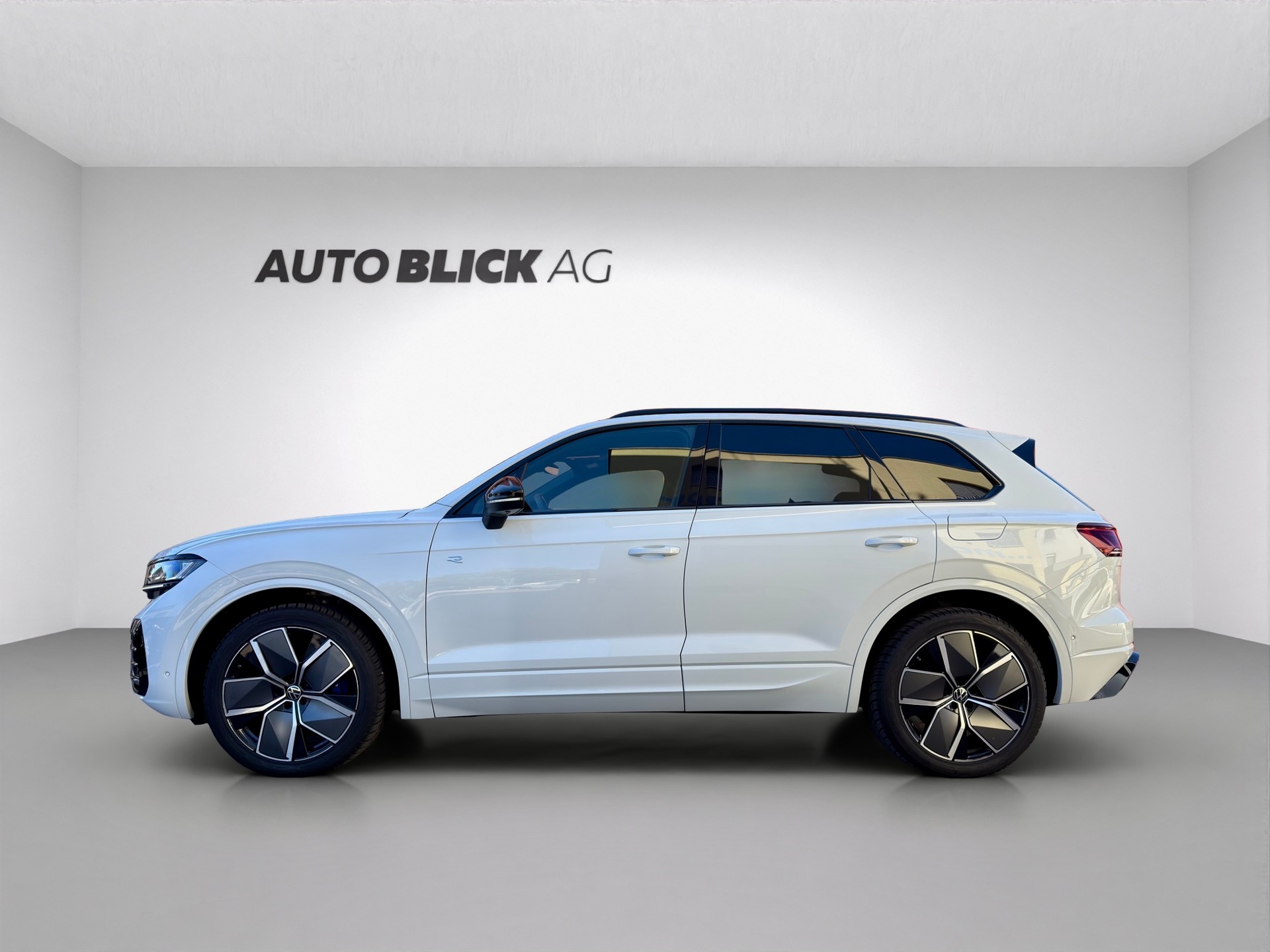 VW Touareg 3.0 TSI eHybrid R-Line Tiptronic-image-4
