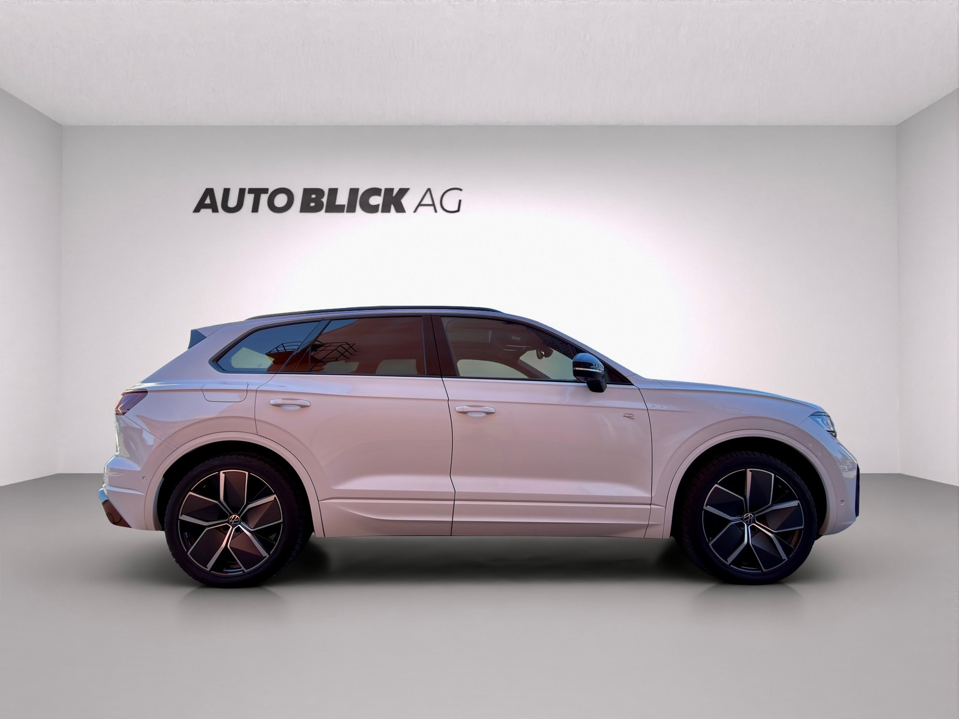 VW Touareg 3.0 TSI eHybrid R-Line Tiptronic-image-3