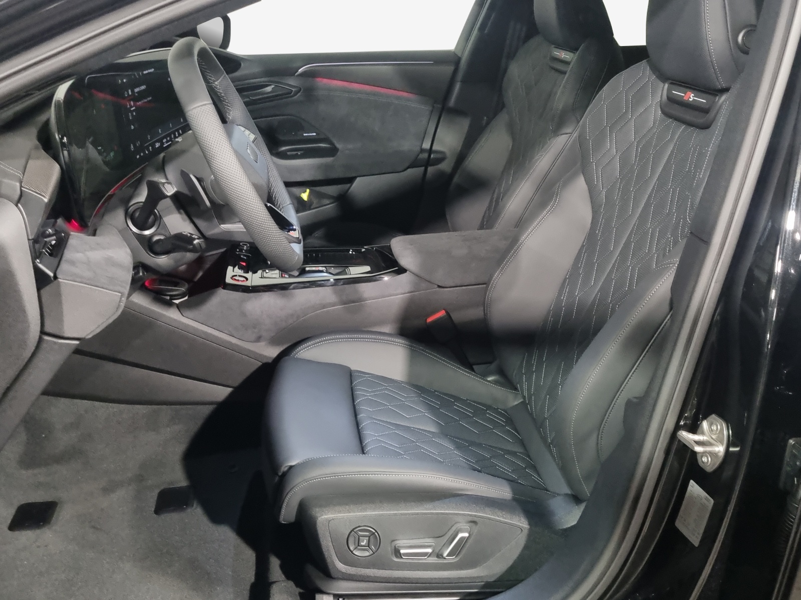 AUDI A6 Avant e-tron quattro-image-7