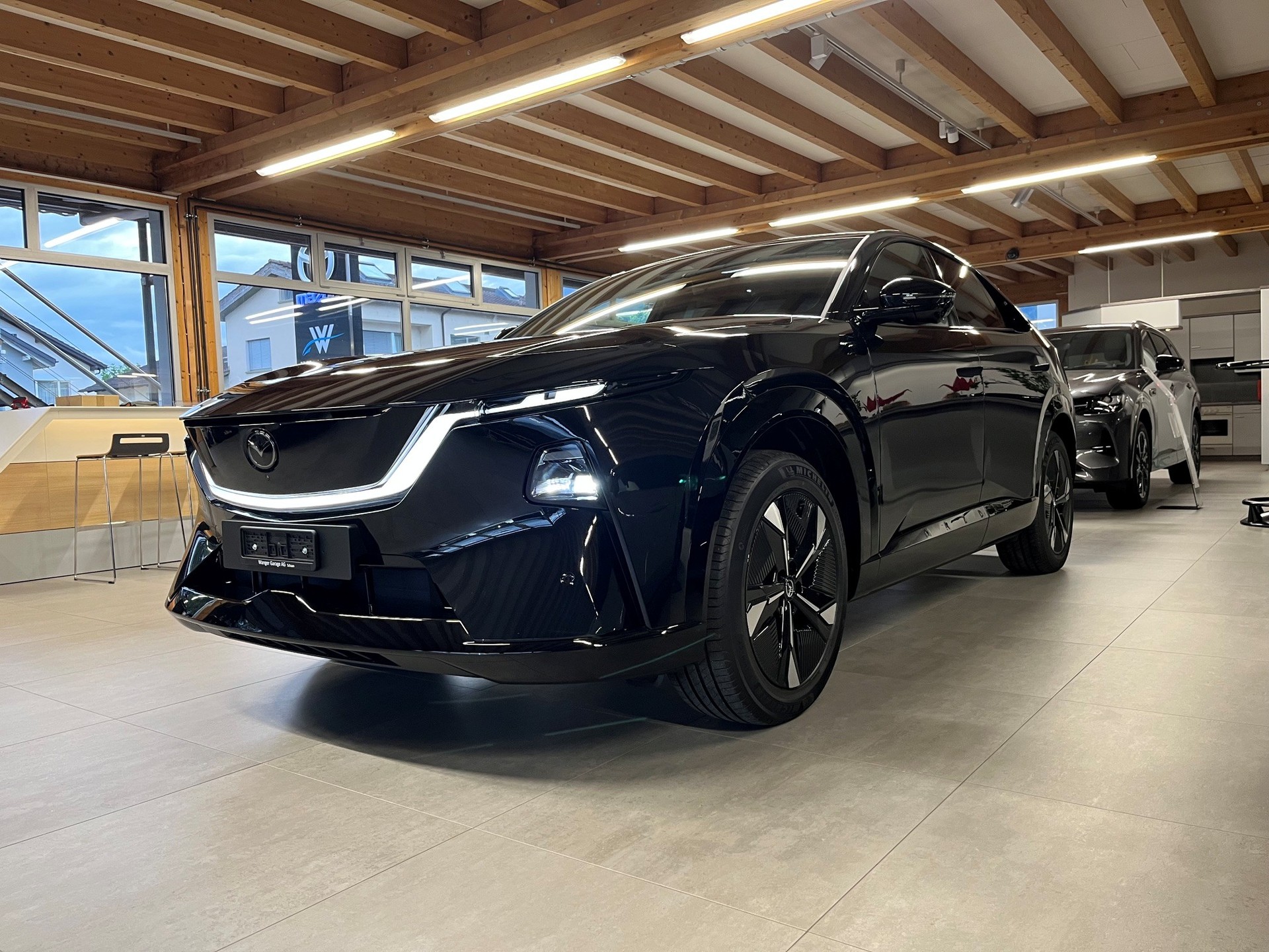 MAZDA CX-6e 68,8 kWh Takumi-image-2