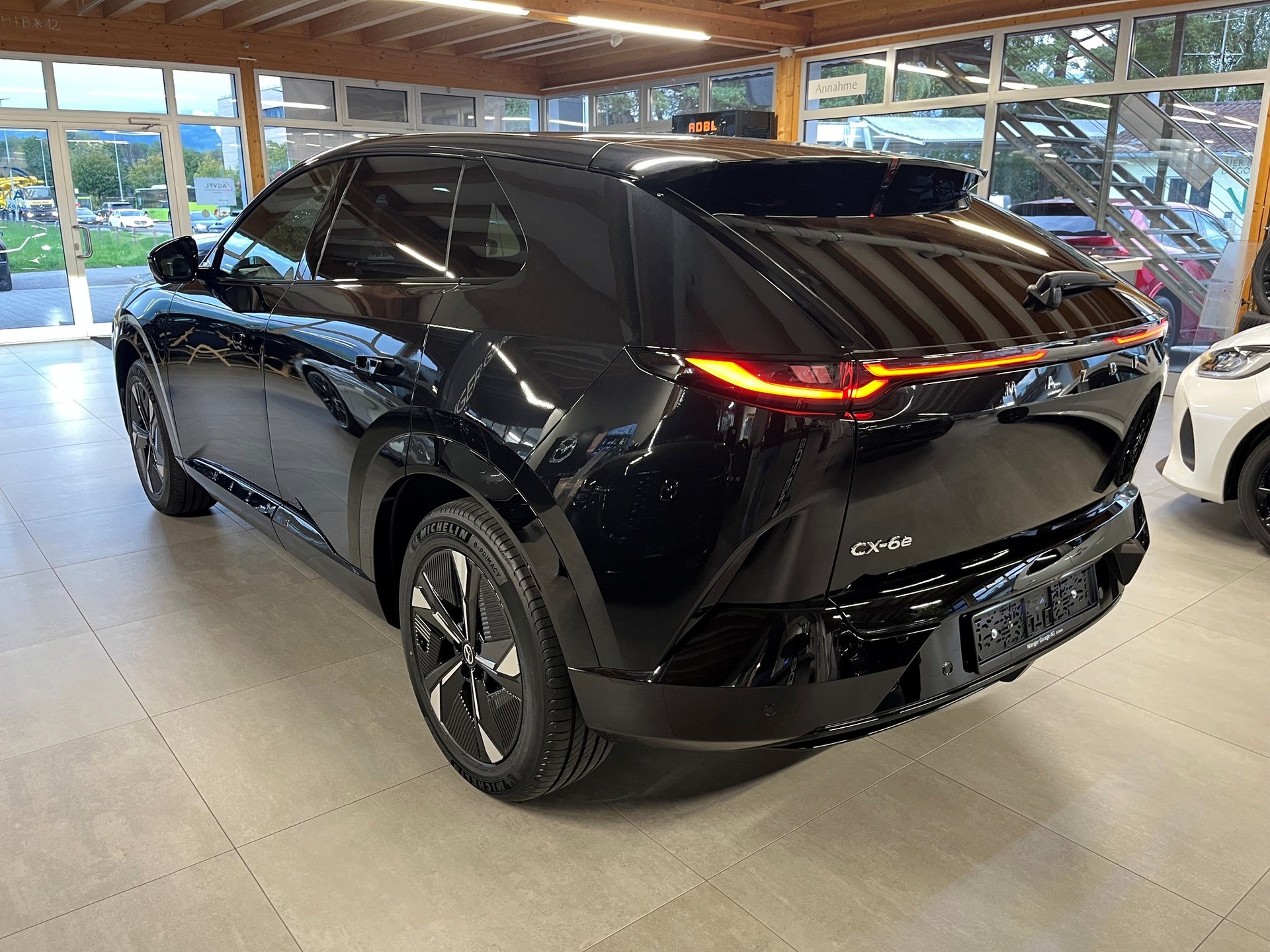 MAZDA CX-6e 68,8 kWh Takumi-image-4