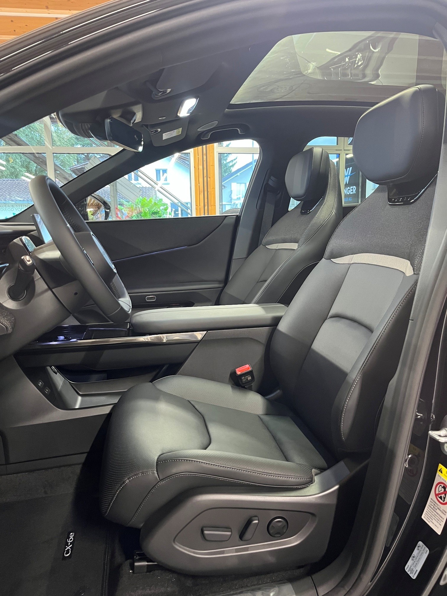 MAZDA CX-6e 68,8 kWh Takumi-image-6