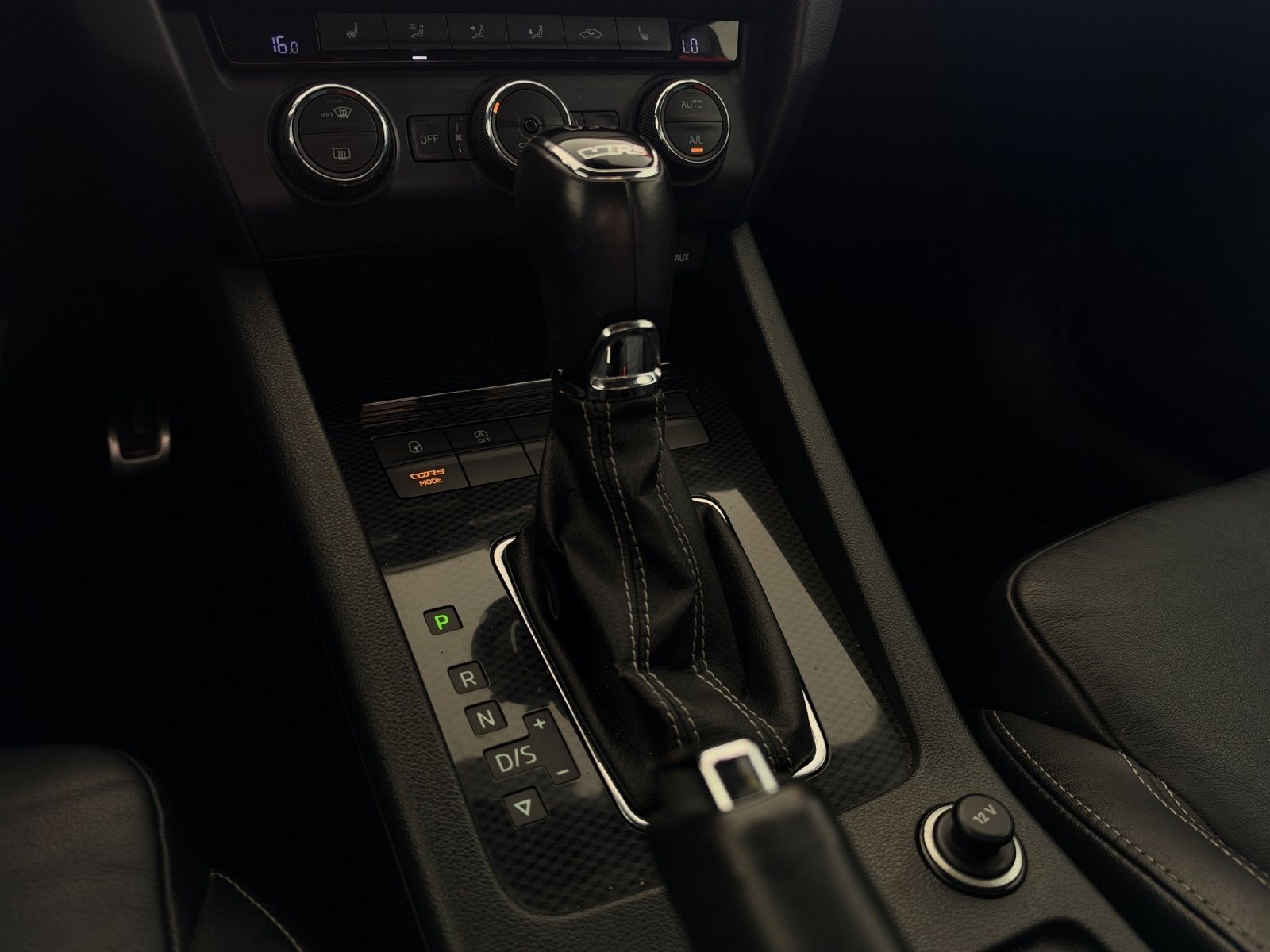 SKODA Octavia Combi 2.0 TDI RS DSG-image-12