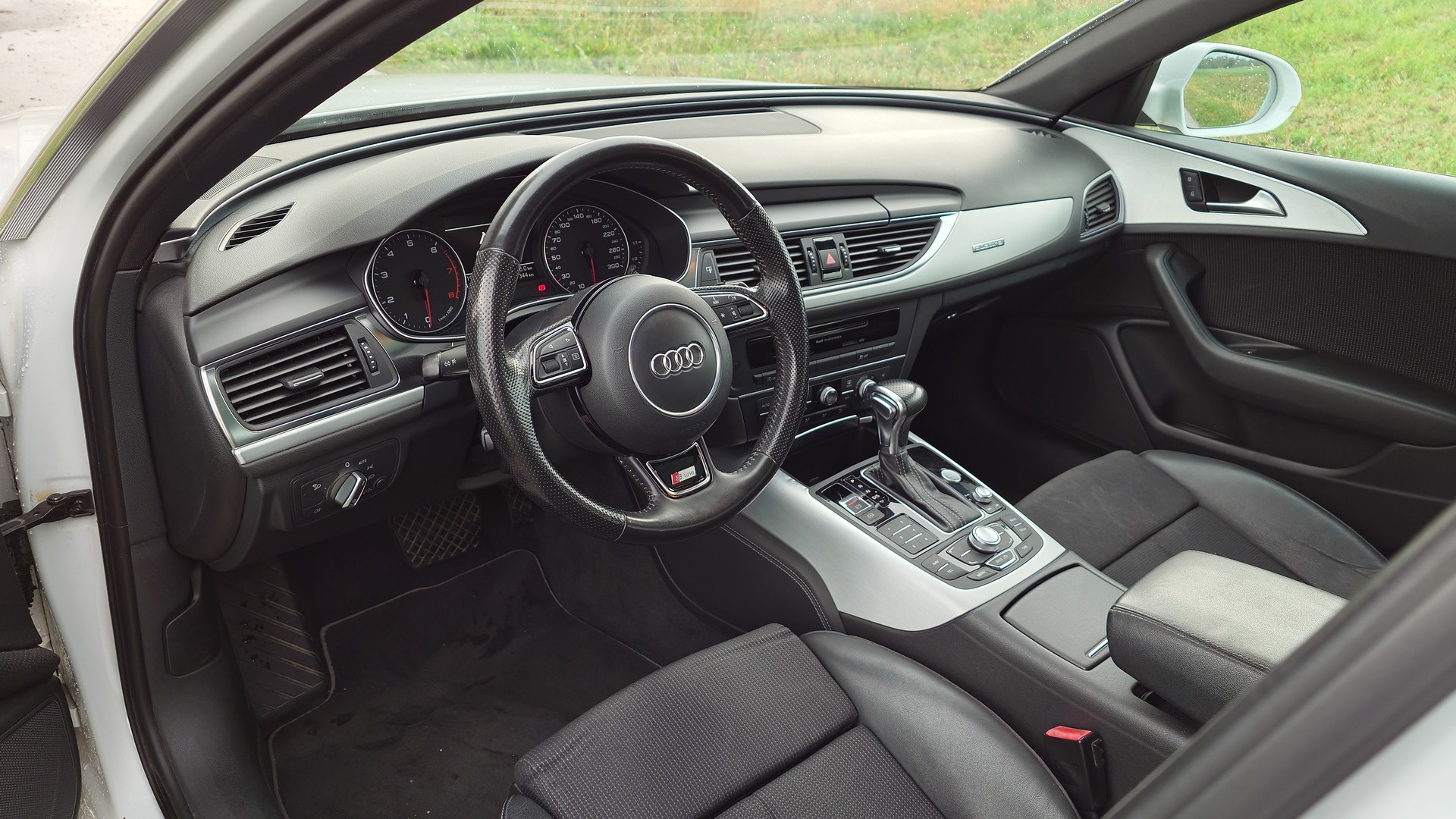 AUDI A6 Avant 3.0 TFSI V6 quattro S-tronic-image-9