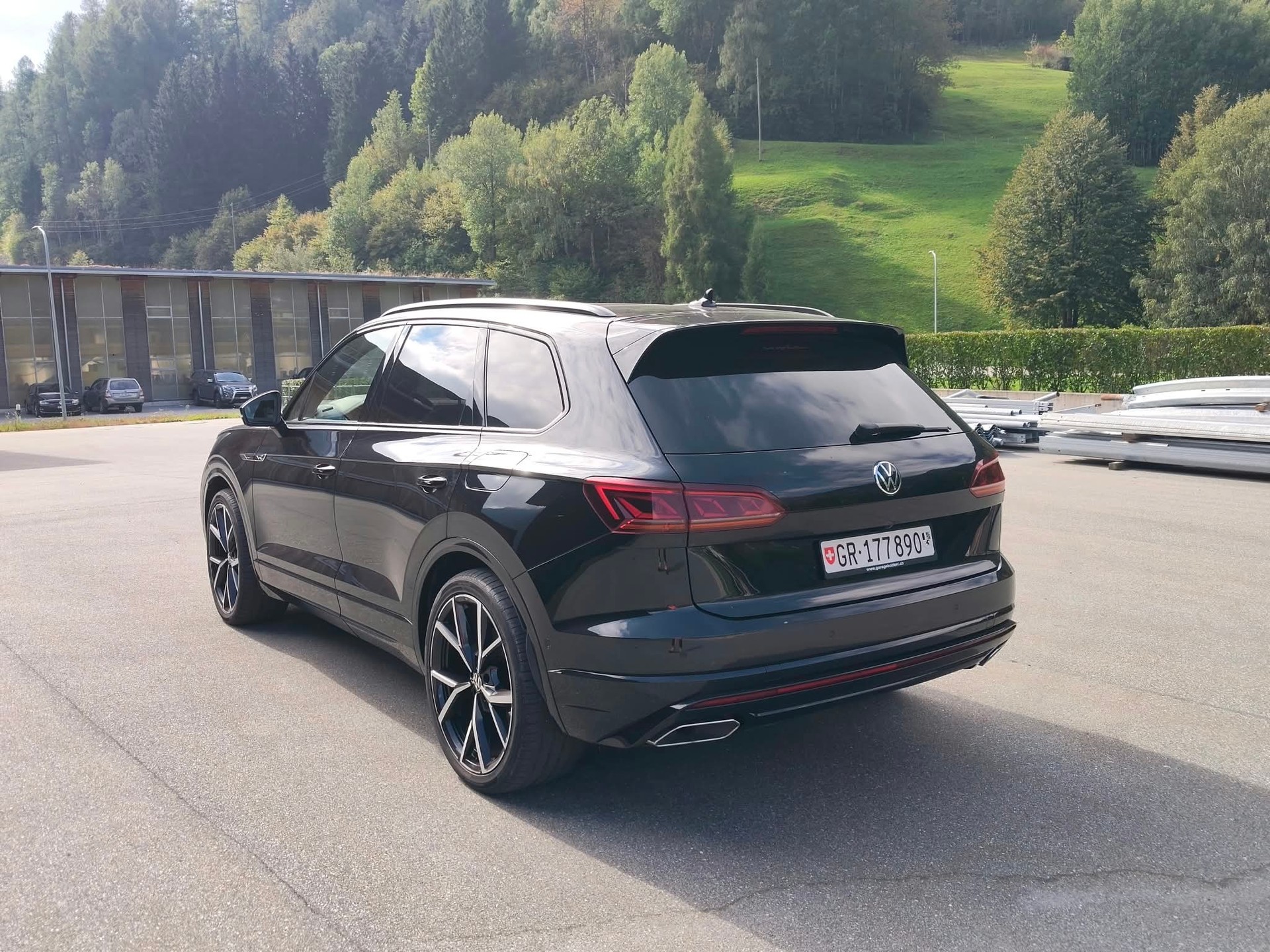 VW Touareg 3.0 TSI R-Line Tiptronic-image-4