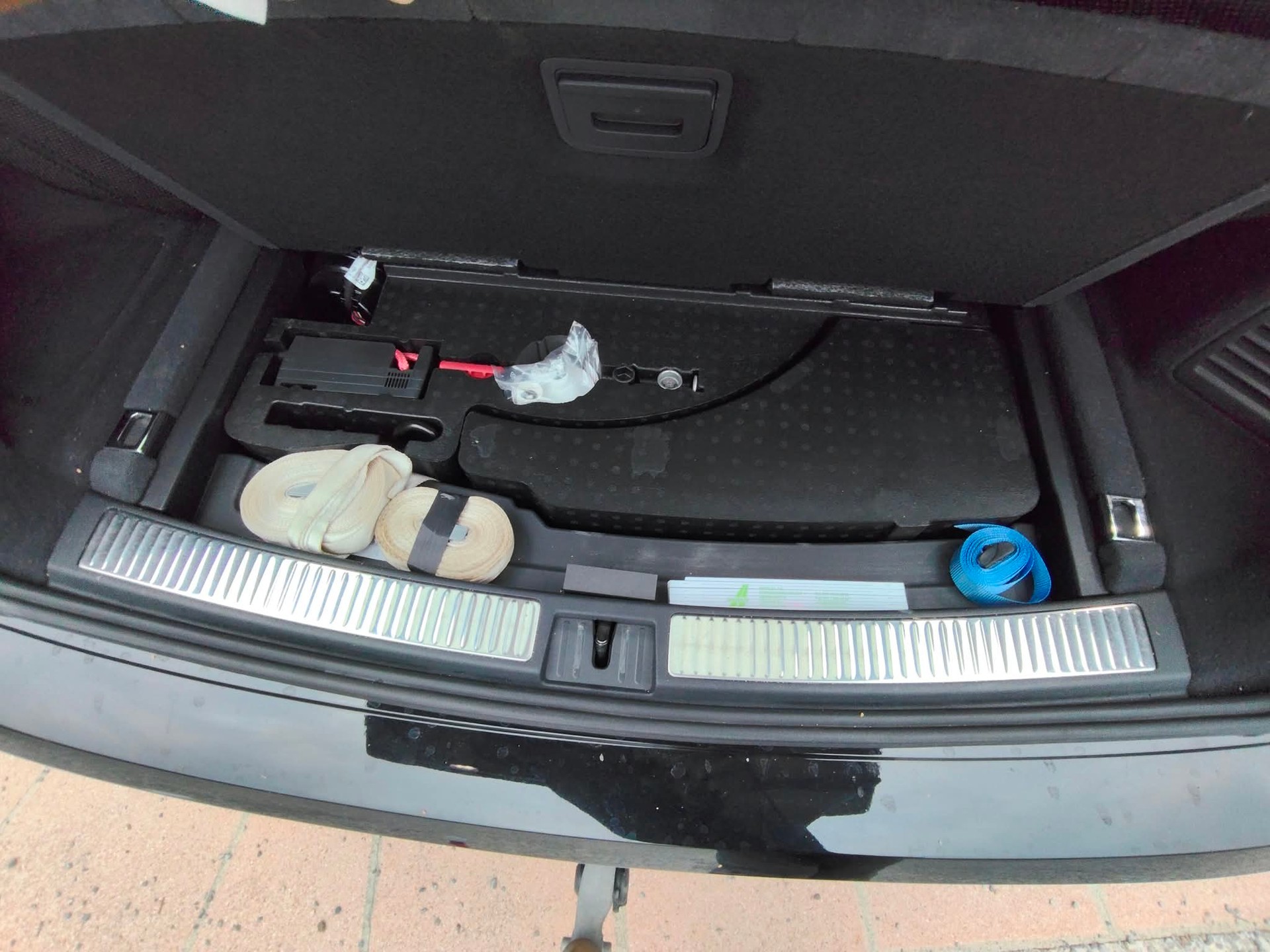 VW Touareg 3.0 TSI R-Line Tiptronic-image-15