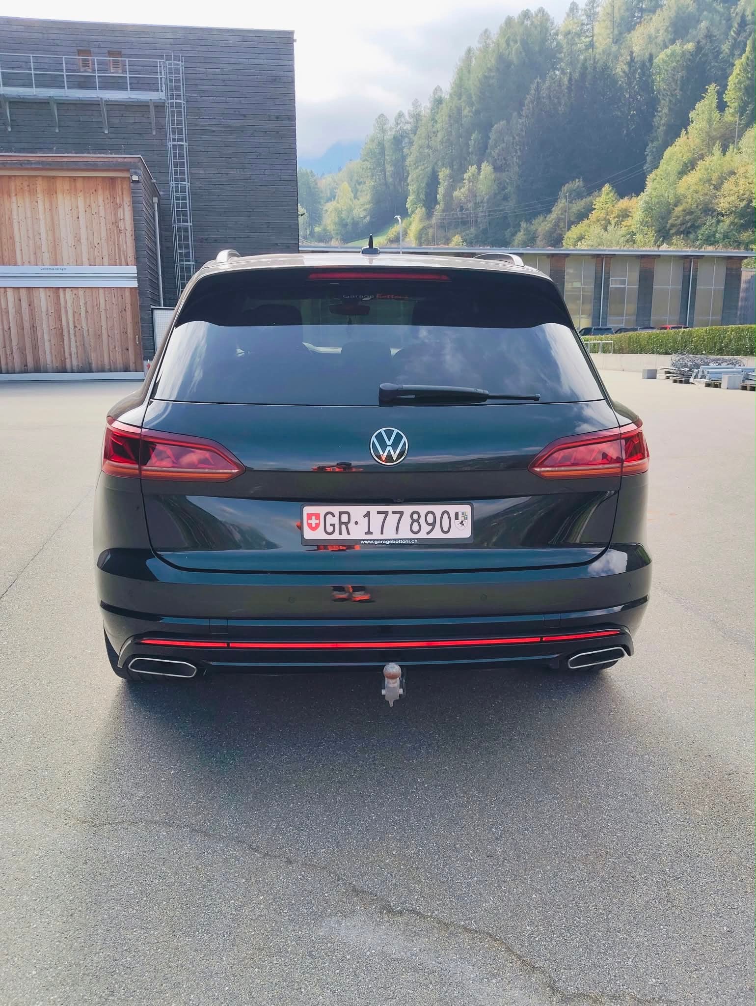 VW Touareg 3.0 TSI R-Line Tiptronic-image-3
