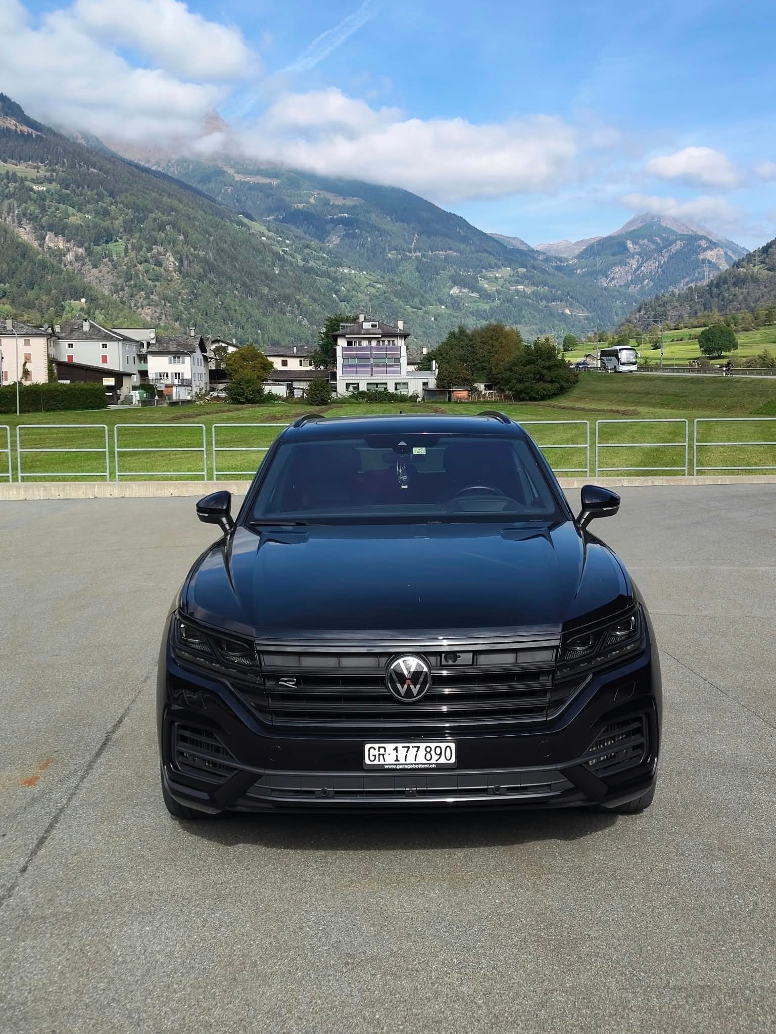 VW Touareg 3.0 TSI R-Line Tiptronic-image-5