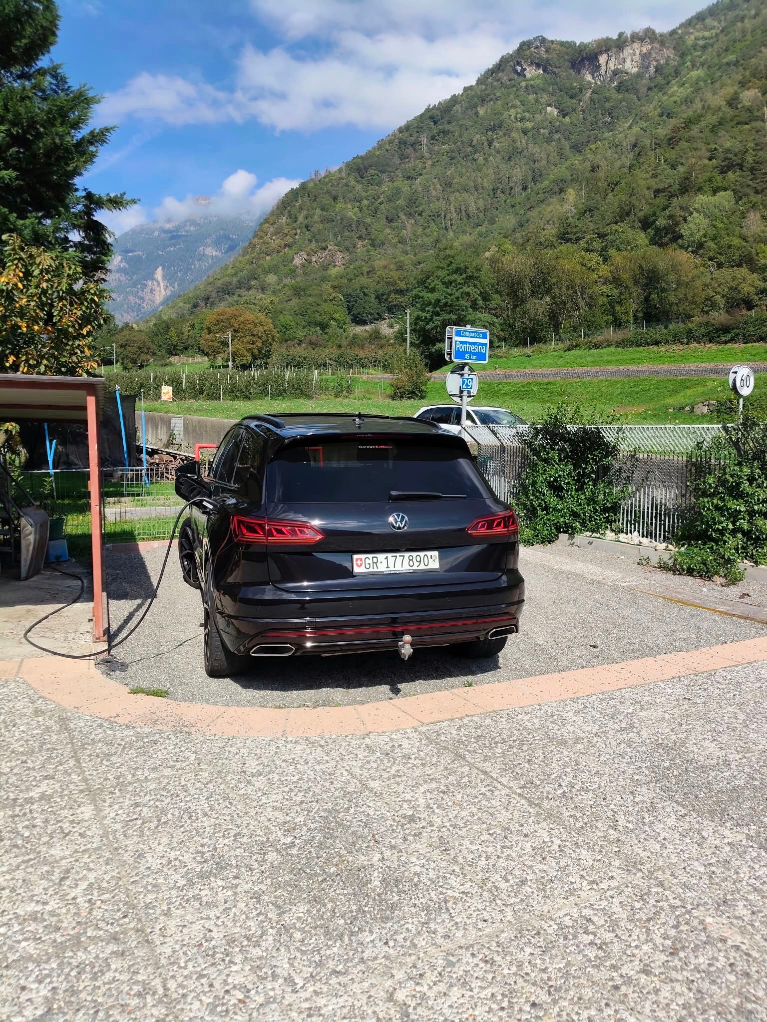 VW Touareg 3.0 TSI R-Line Tiptronic-image-7