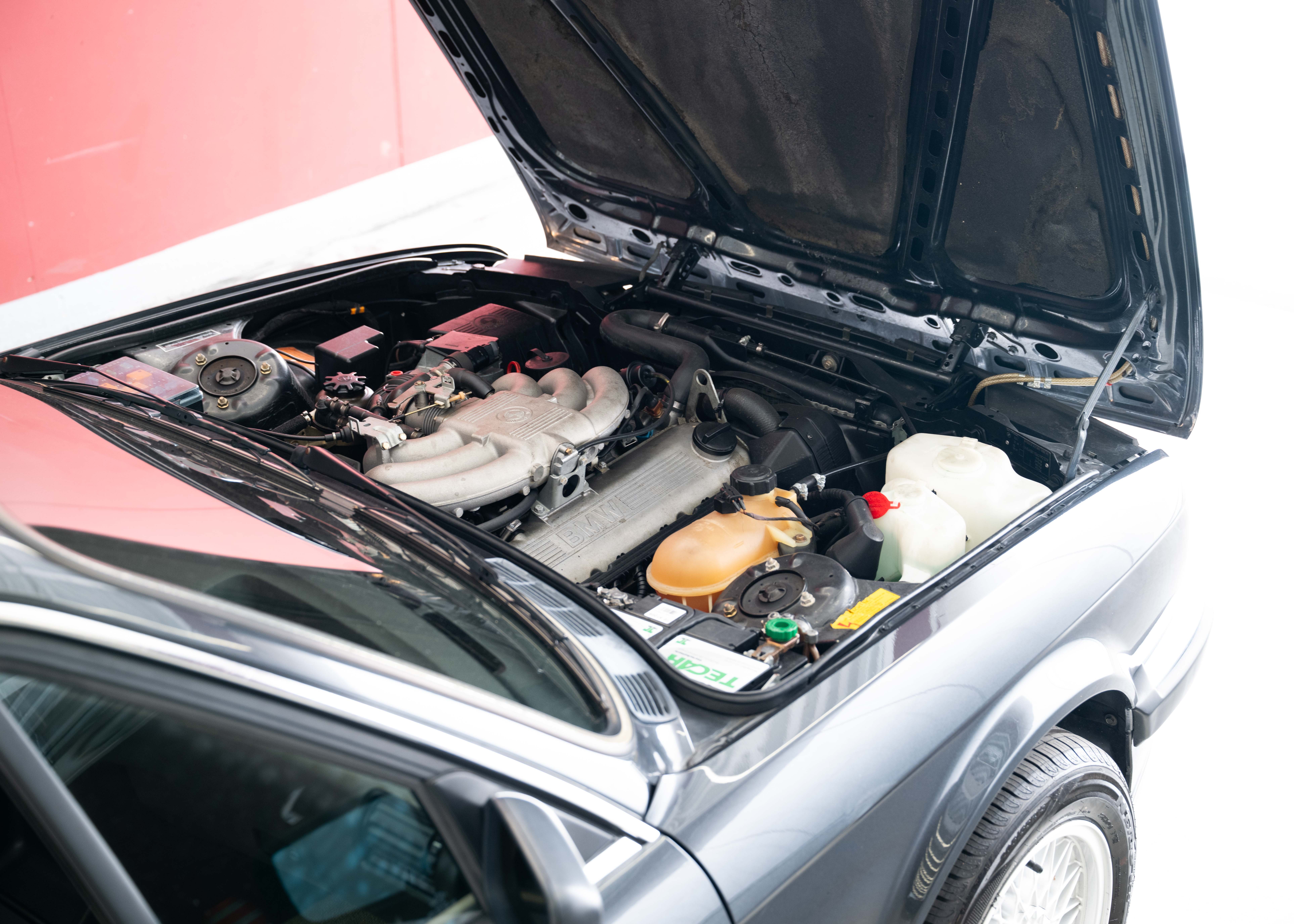 Image BMW 325 325i E30 Cabrio (1st hand Swiss car, fully documented, never restored, 1st paint)