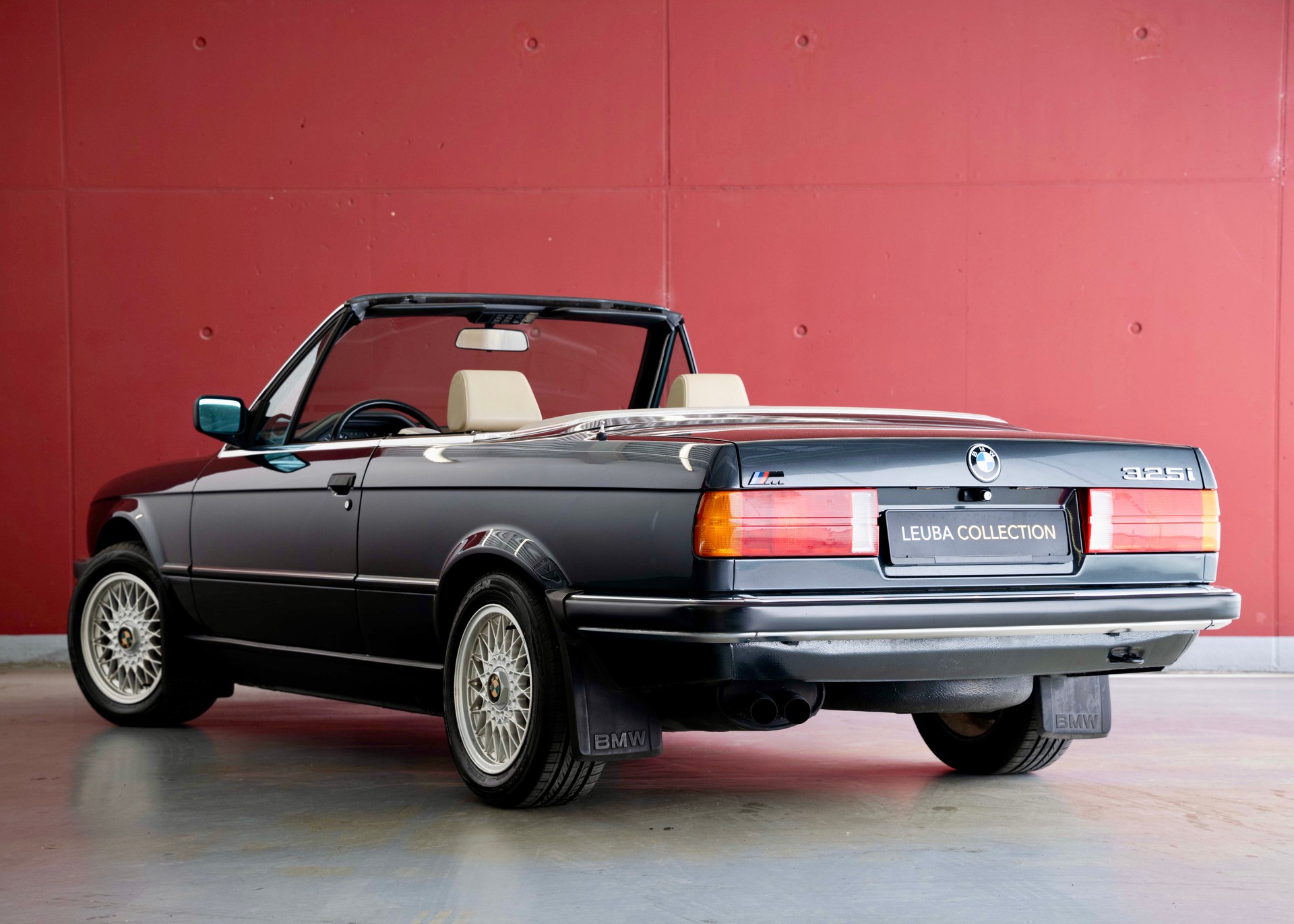 BMW 325i E30 Cabrio (1st hand Swiss car, fully documented, never restored, 1st paint)-image-1