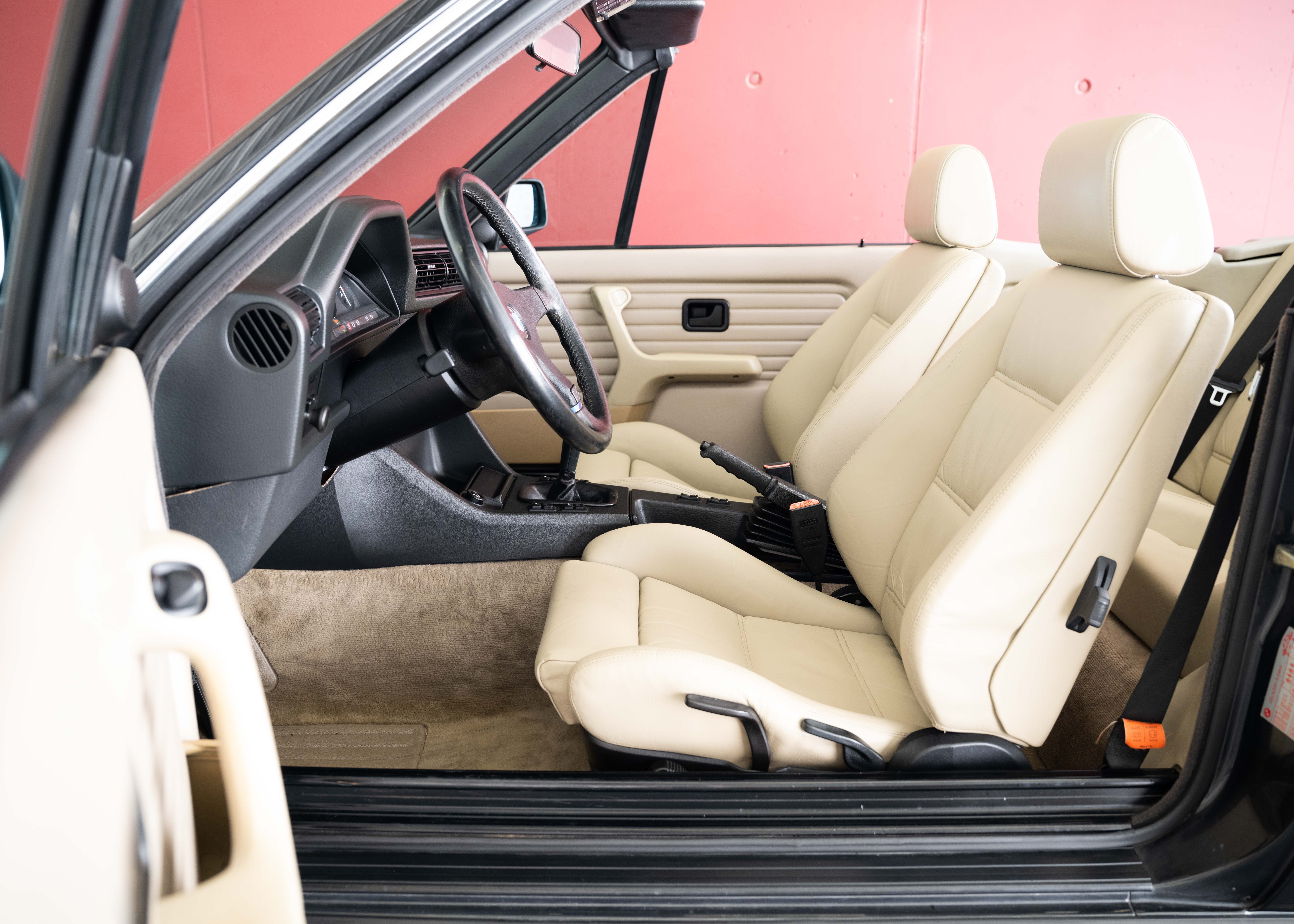 Image BMW 325 325i E30 Cabrio (1st hand Swiss car, fully documented, never restored, 1st paint)
