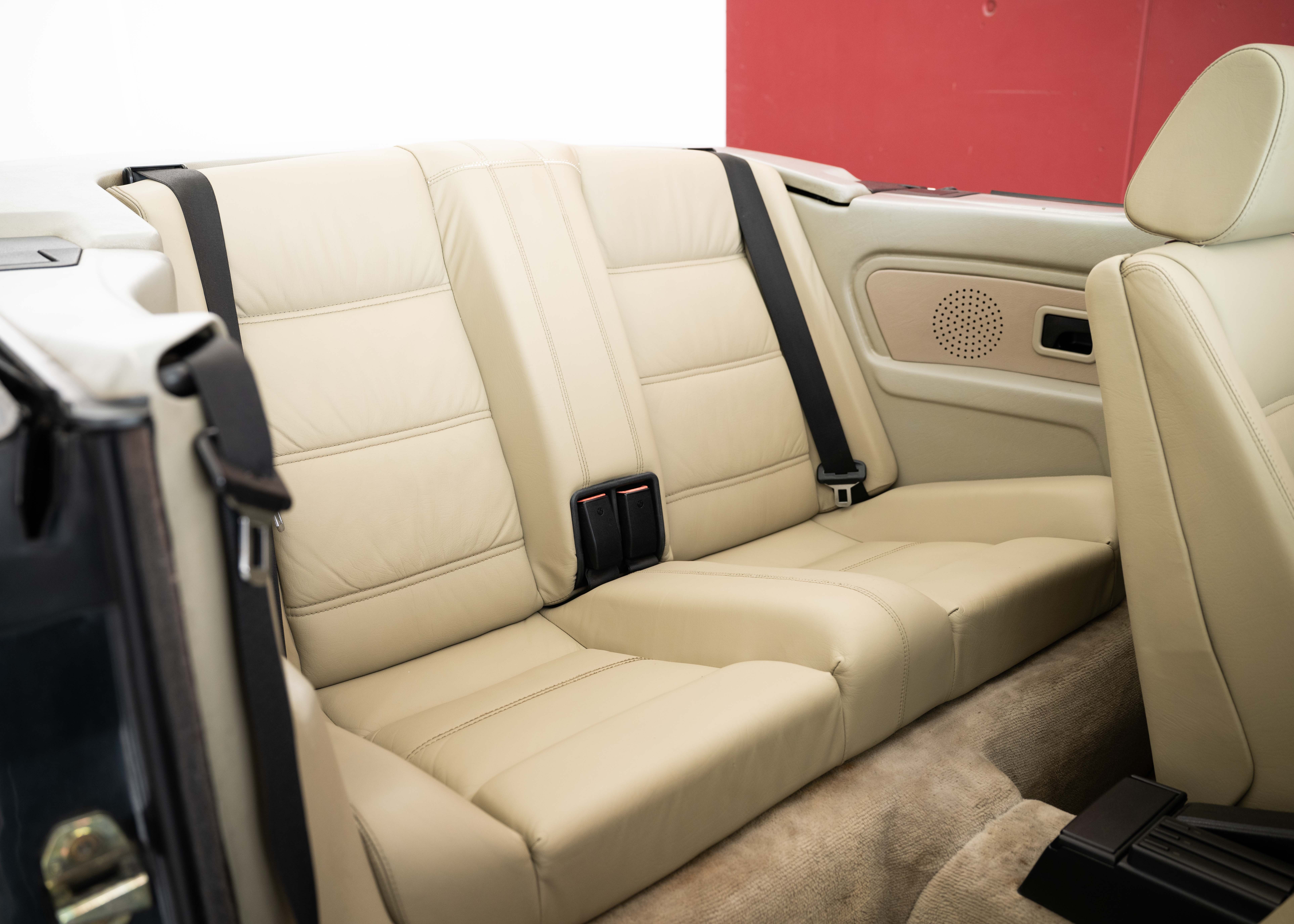 Image BMW 325 325i E30 Cabrio (1st hand Swiss car, fully documented, never restored, 1st paint)
