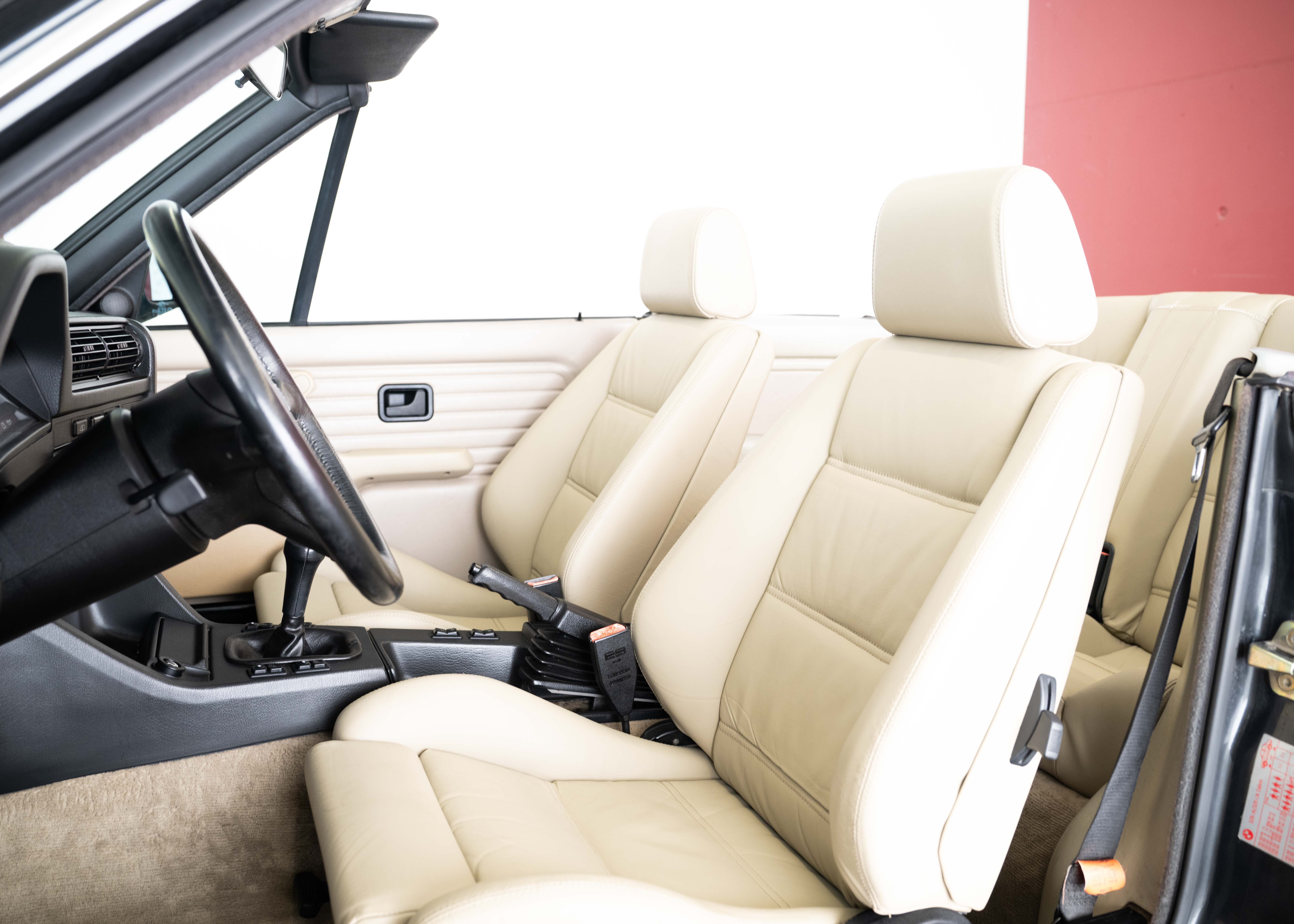 Image BMW 325 325i E30 Cabrio (1st hand Swiss car, fully documented, never restored, 1st paint)