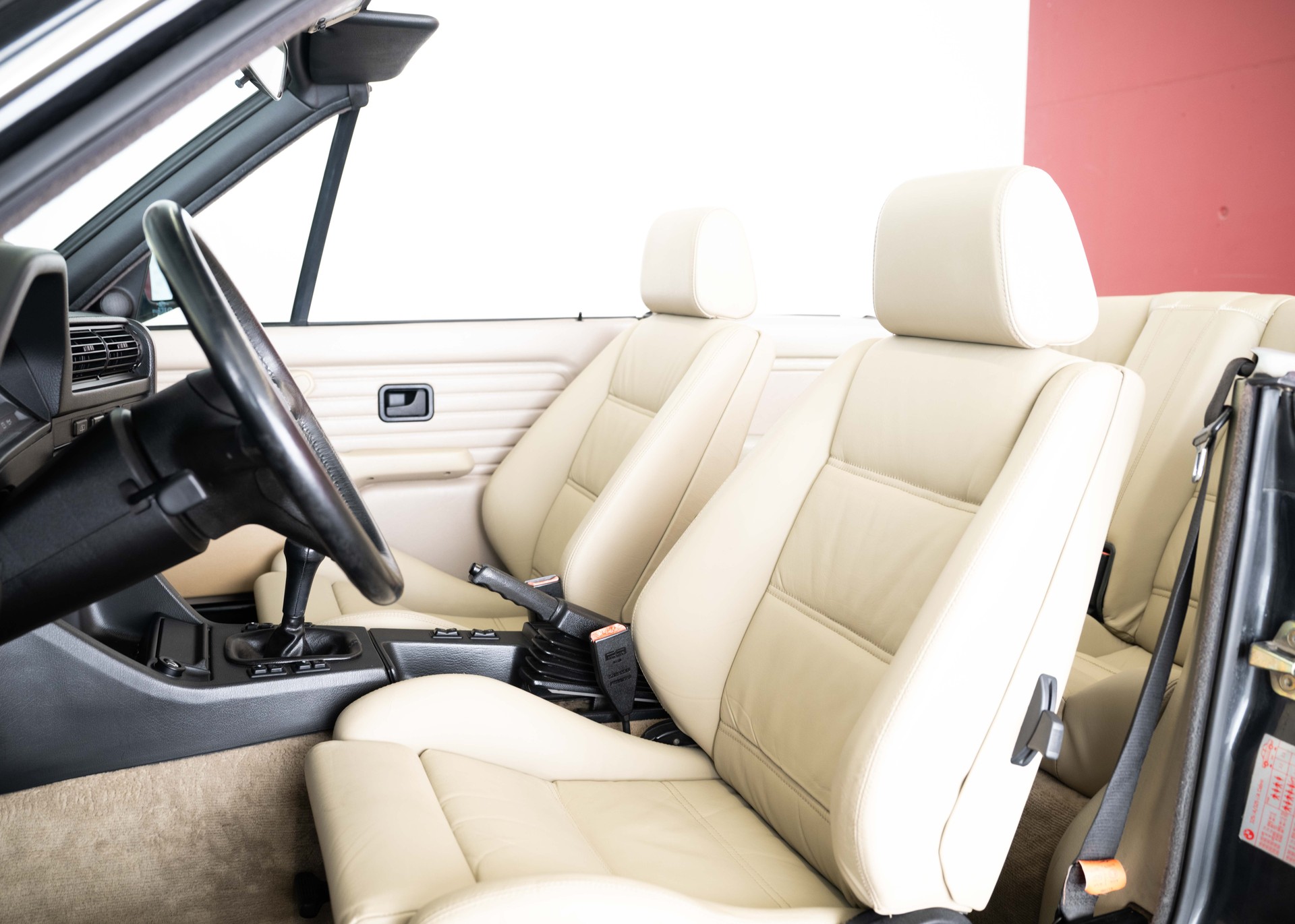 BMW 325i E30 Cabrio (1st hand Swiss car, fully documented, never restored, 1st paint)-image-22