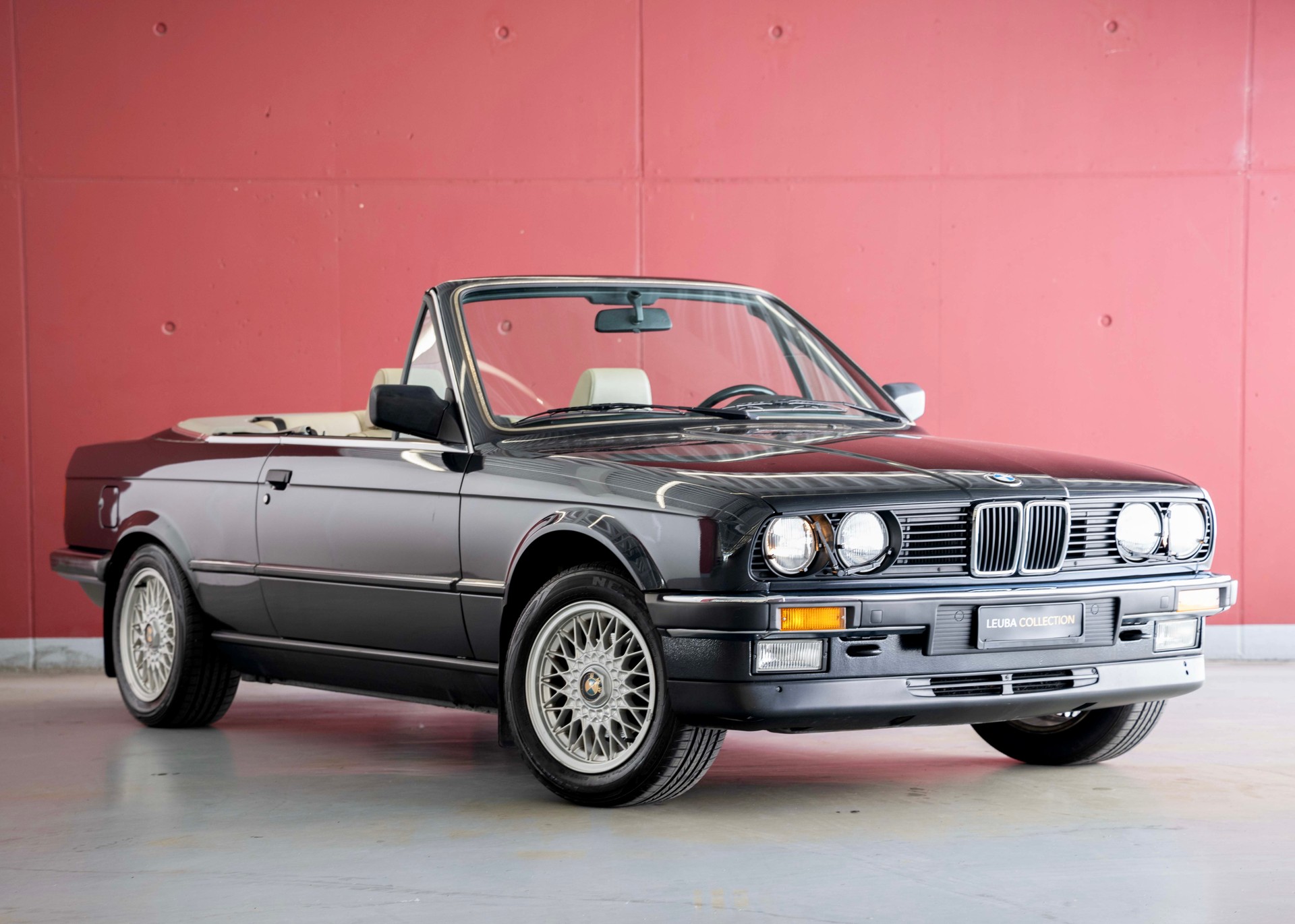 BMW 325i E30 Cabrio (1st hand Swiss car, fully documented, never restored, 1st paint)-image-0
