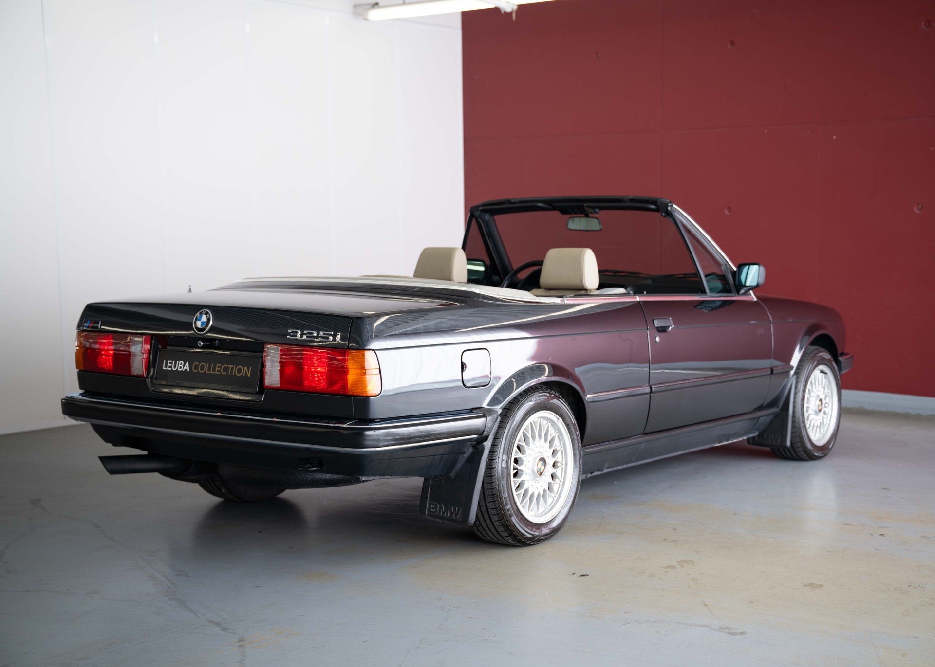 BMW 325i E30 Cabrio (1st hand Swiss car, fully documented, never restored, 1st paint)-image-9