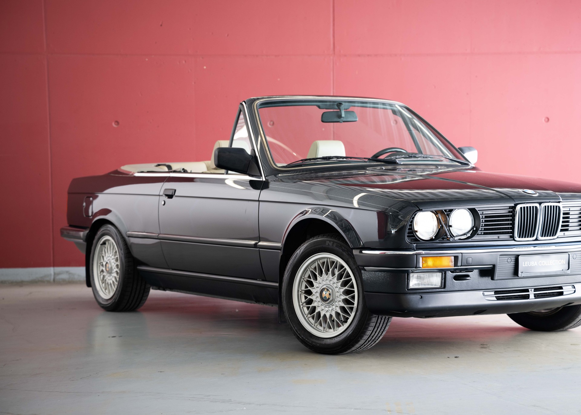 BMW 325i E30 Cabrio (1st hand Swiss car, fully documented, never restored, 1st paint)-image-10