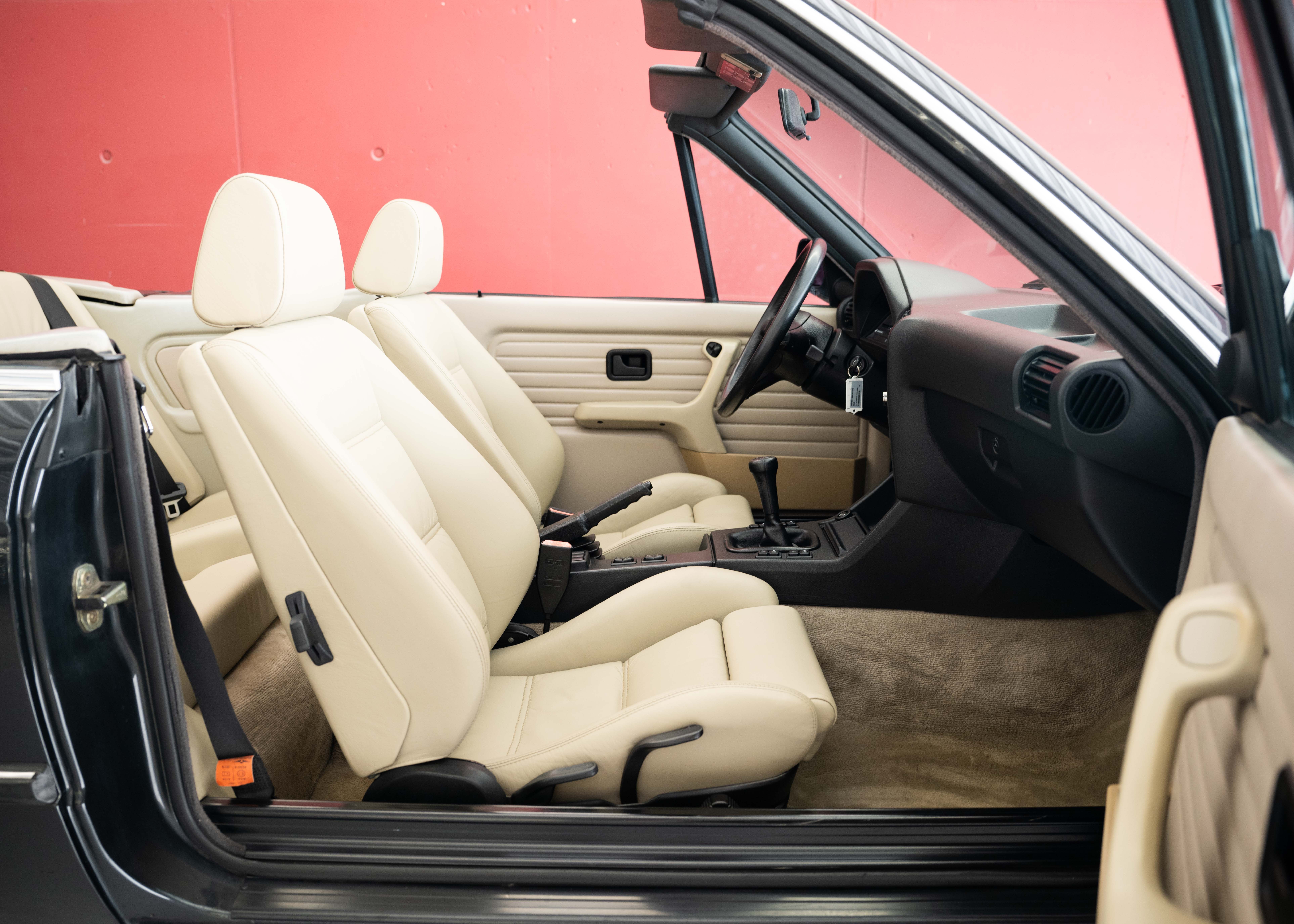 Image BMW 325 325i E30 Cabrio (1st hand Swiss car, fully documented, never restored, 1st paint)