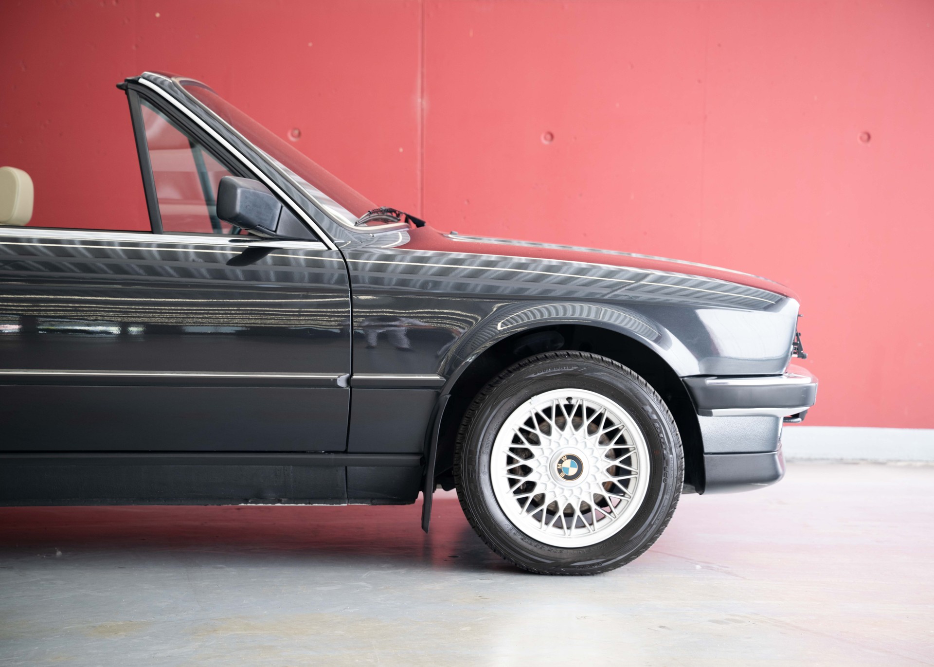 BMW 325i E30 Cabrio (1st hand Swiss car, fully documented, never restored, 1st paint)-image-7
