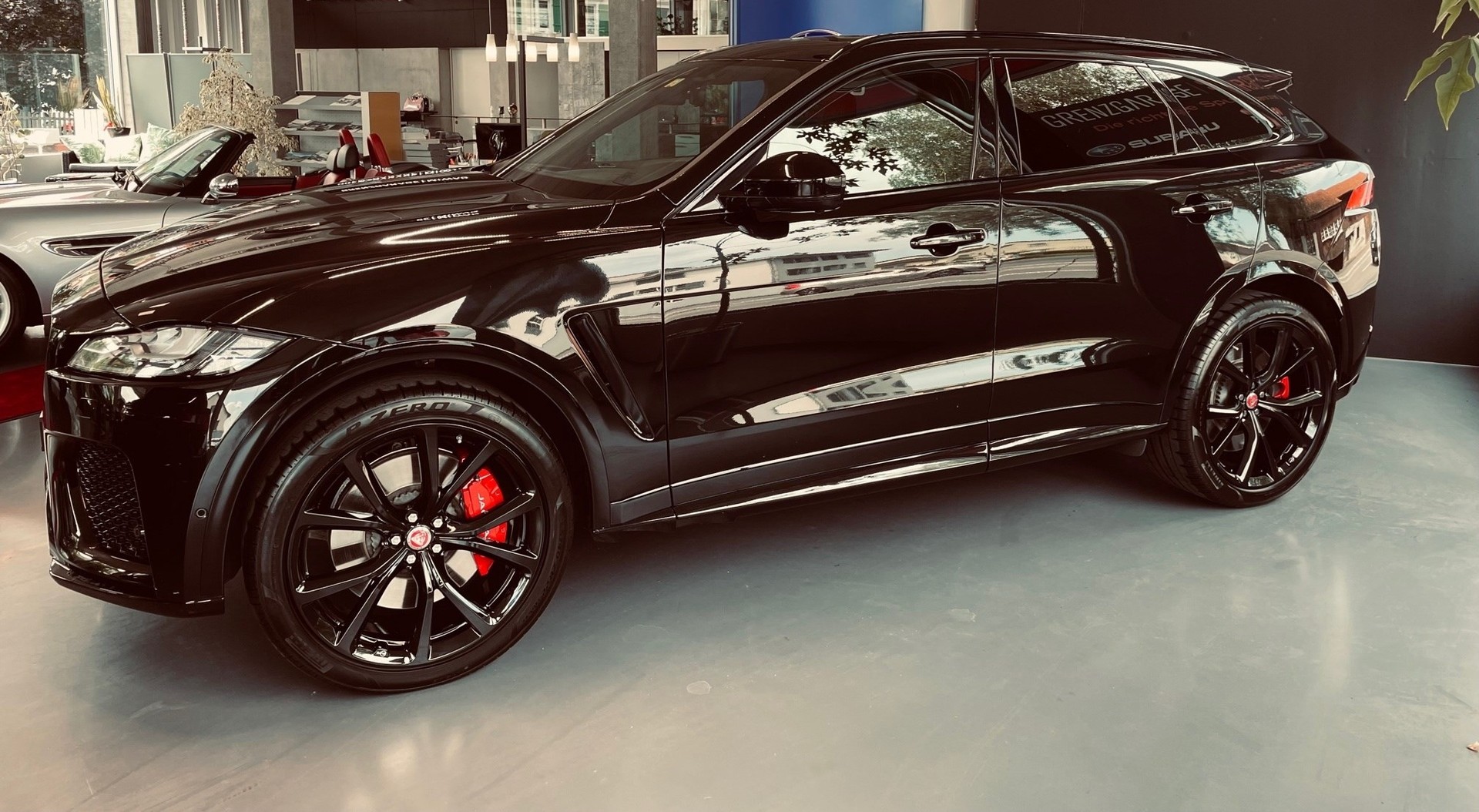 JAGUAR 5.0 V8 SVR AWD-image-1