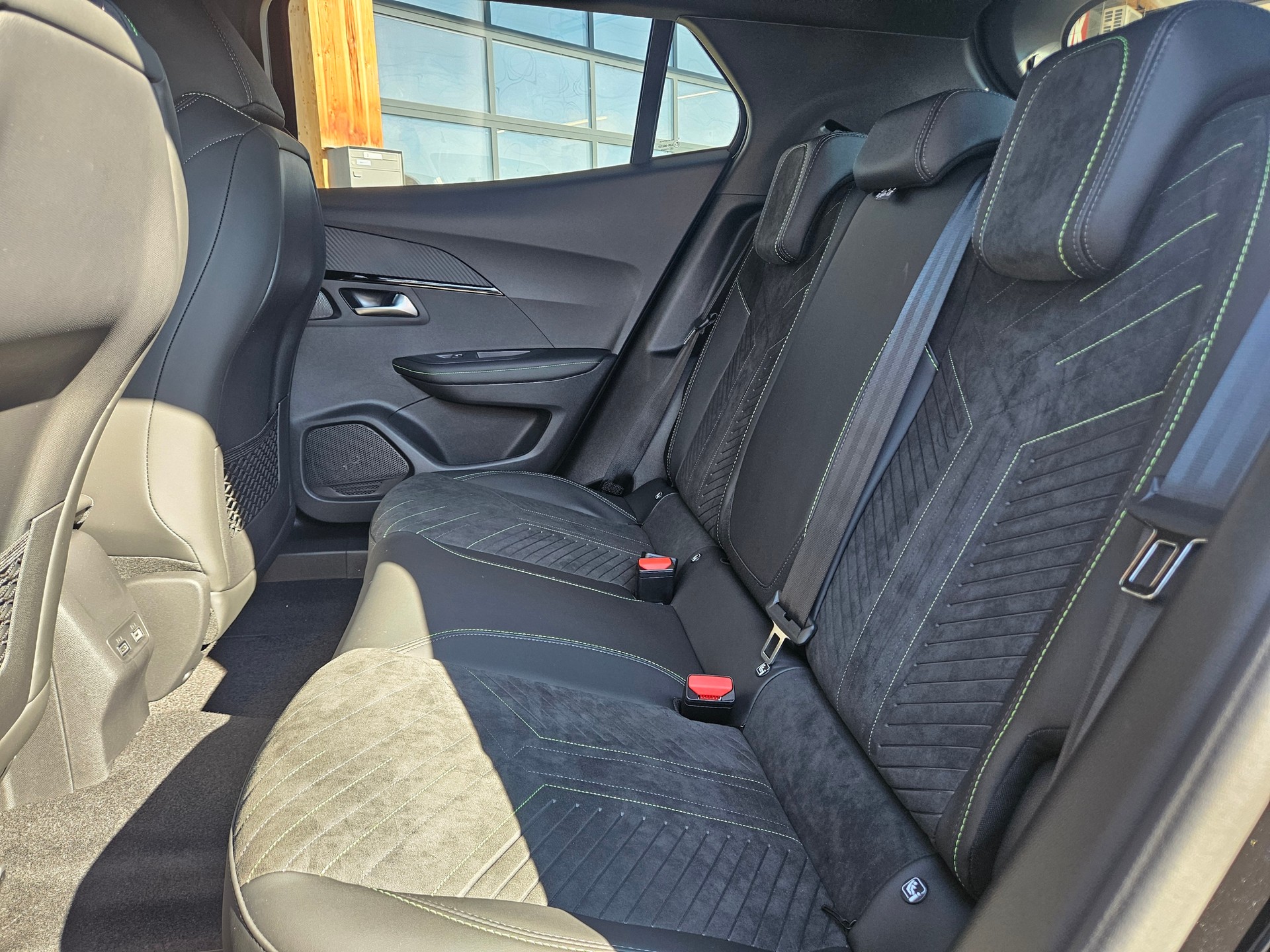 PEUGEOT 2008 1.2 145 MHEV GT-image-15