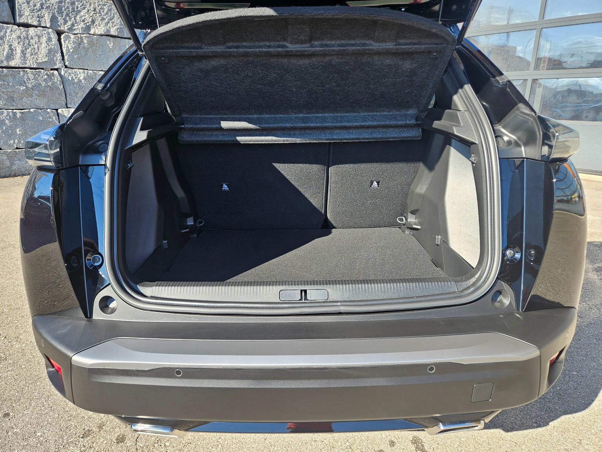 PEUGEOT 2008 1.2 145 MHEV GT-image-14