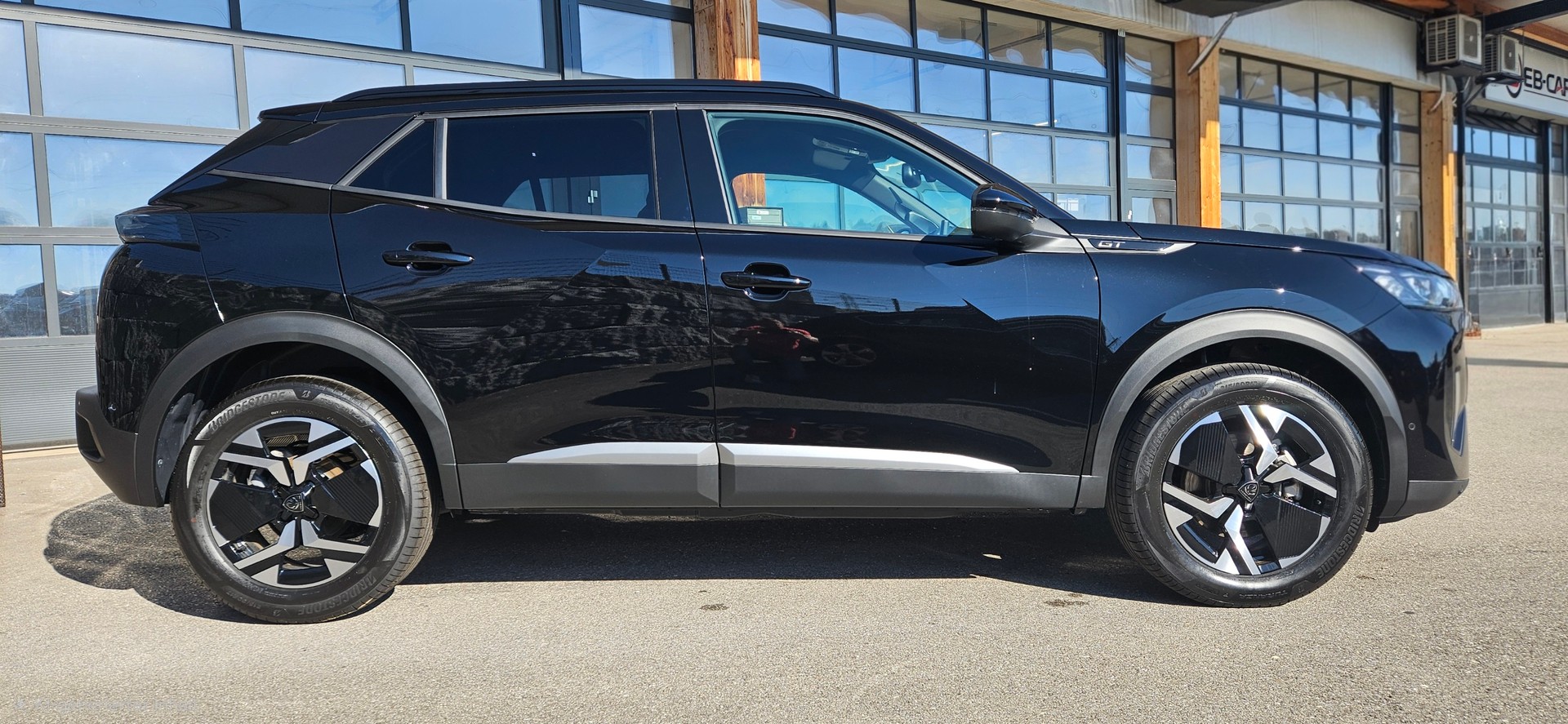 PEUGEOT 2008 1.2 145 MHEV GT-image-7