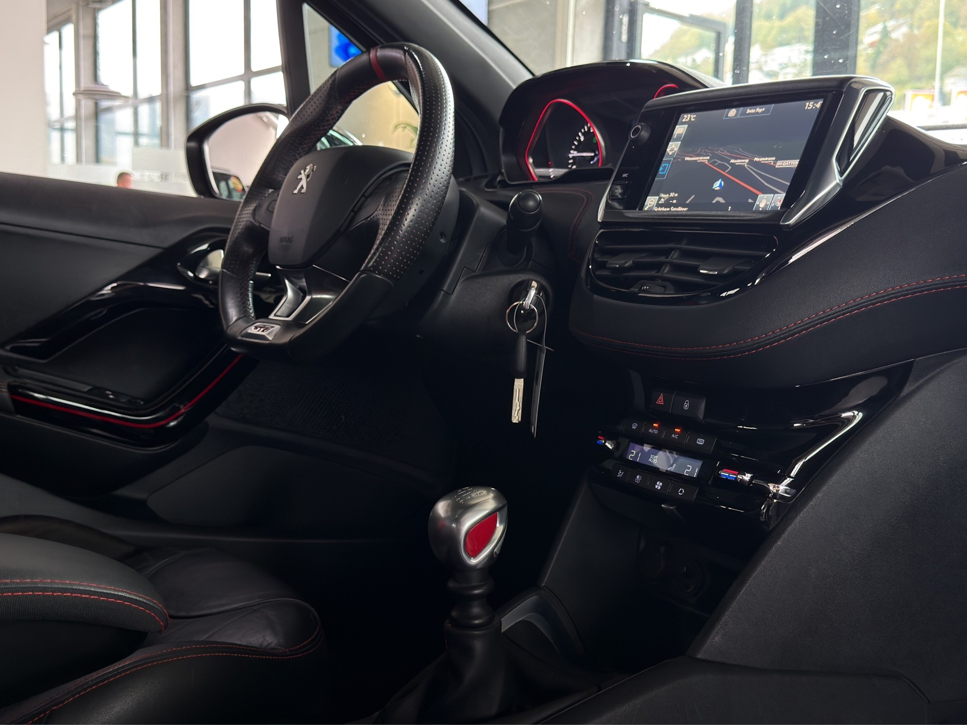 PEUGEOT 208 1.6 Turbo GTi*Ice Silver Matt*Frisch ab MFK,1 Jahr oder 20'000km Garantie auf Motor und Getriebe*-image-17