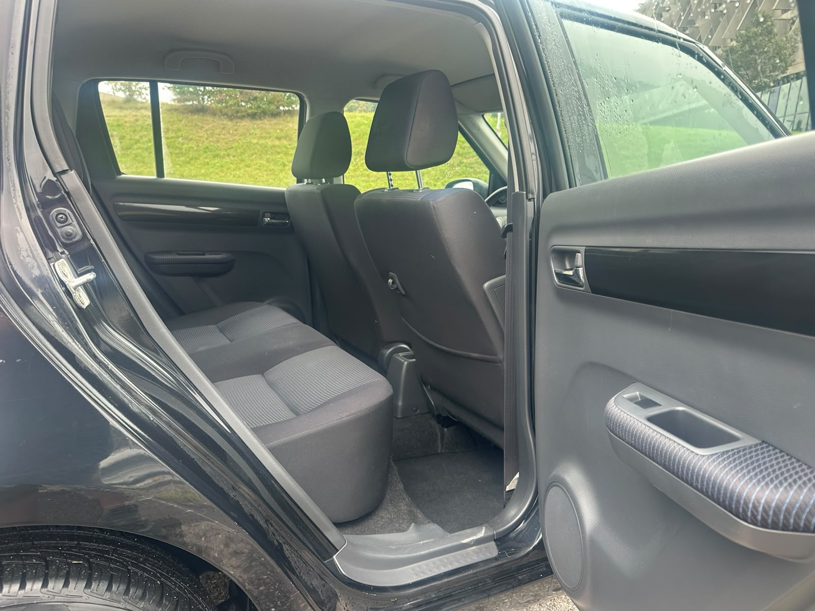 SUZUKI Swift 1.3i 16V GL 4x4-image-8