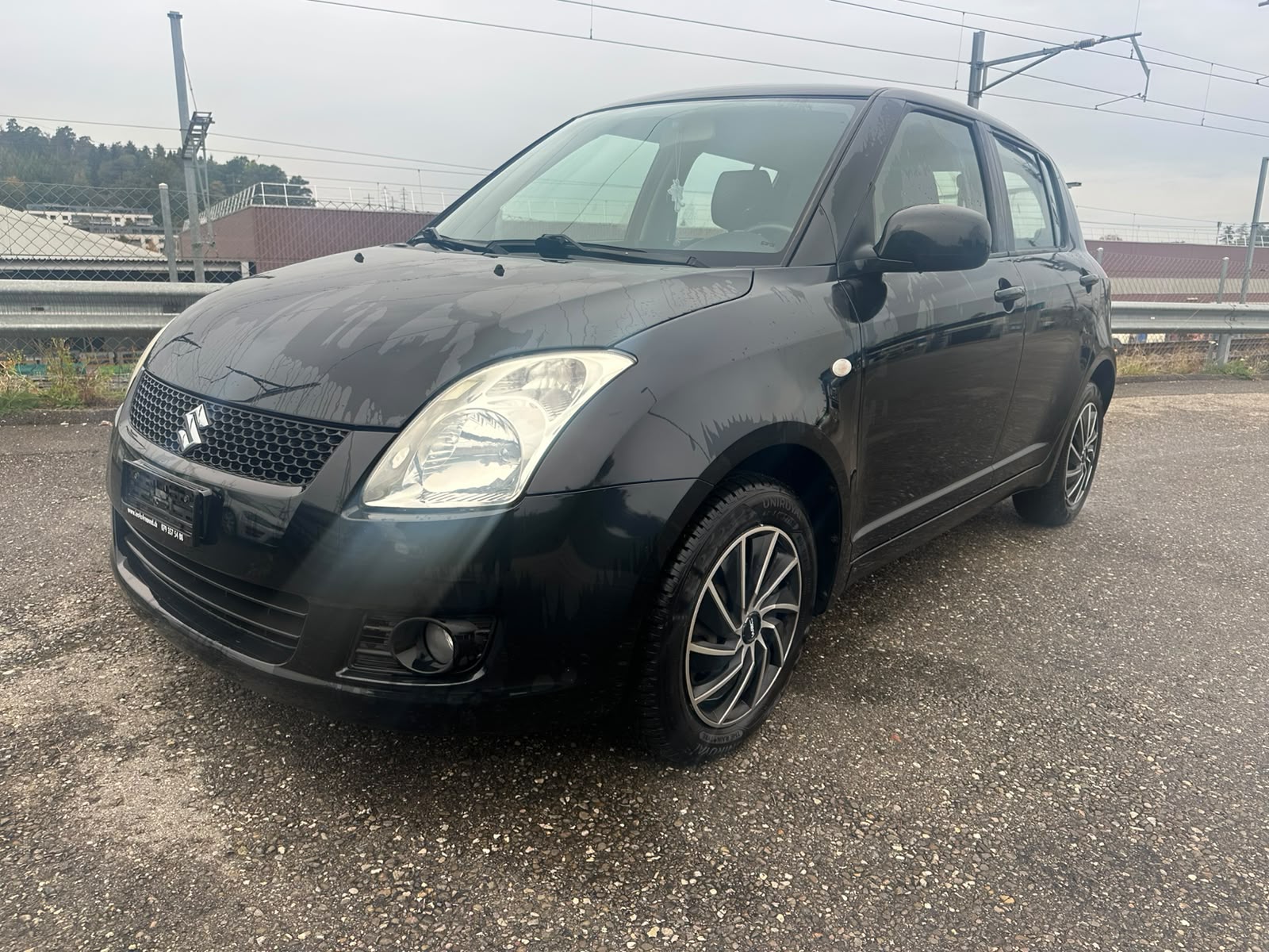 SUZUKI Swift 1.3i 16V GL 4x4-image-0
