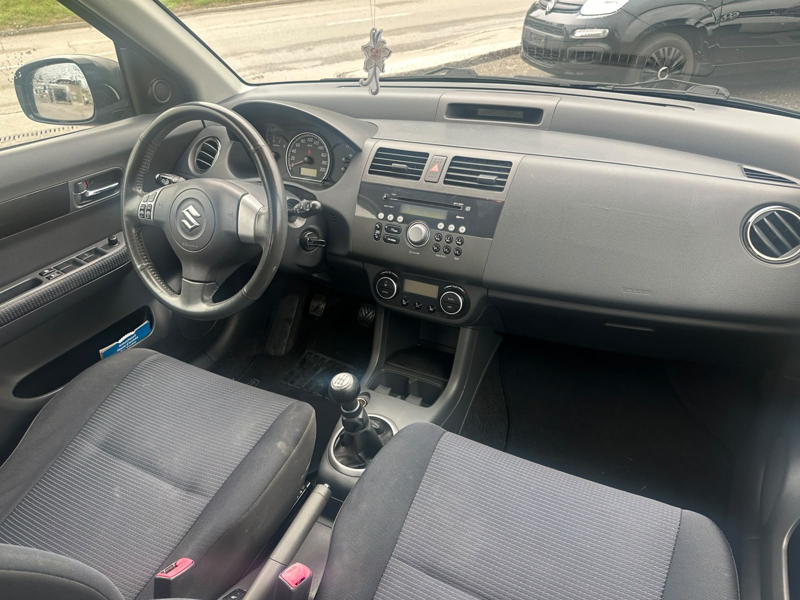 SUZUKI Swift 1.3i 16V GL 4x4-image-7