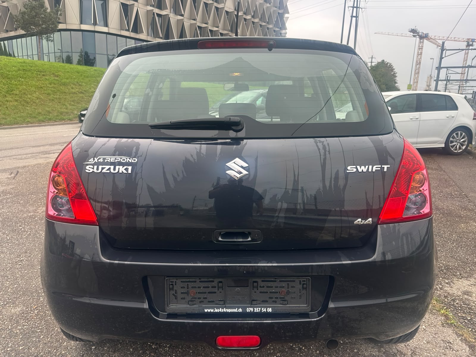 SUZUKI Swift 1.3i 16V GL 4x4-image-4