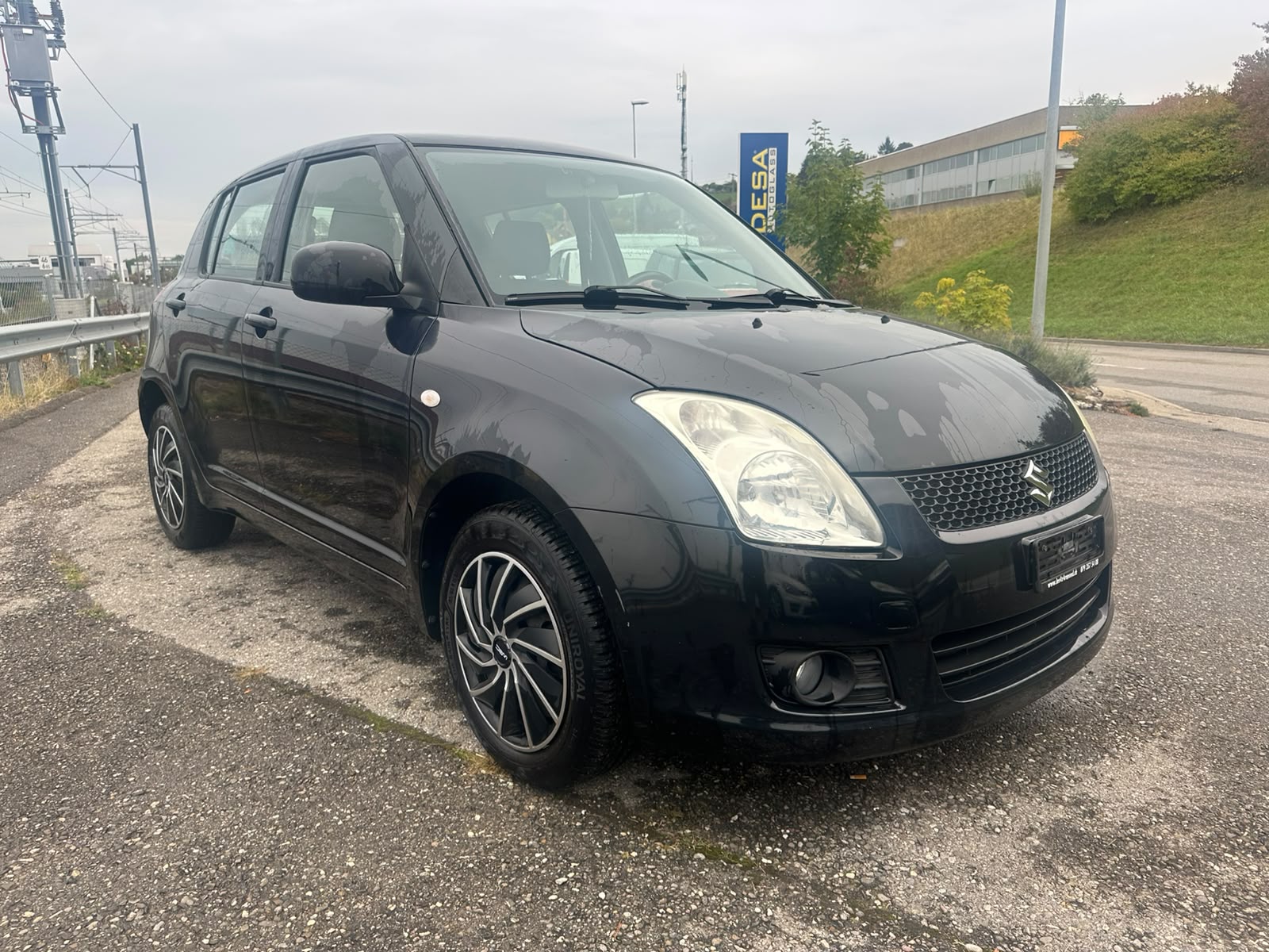 SUZUKI Swift 1.3i 16V GL 4x4-image-2