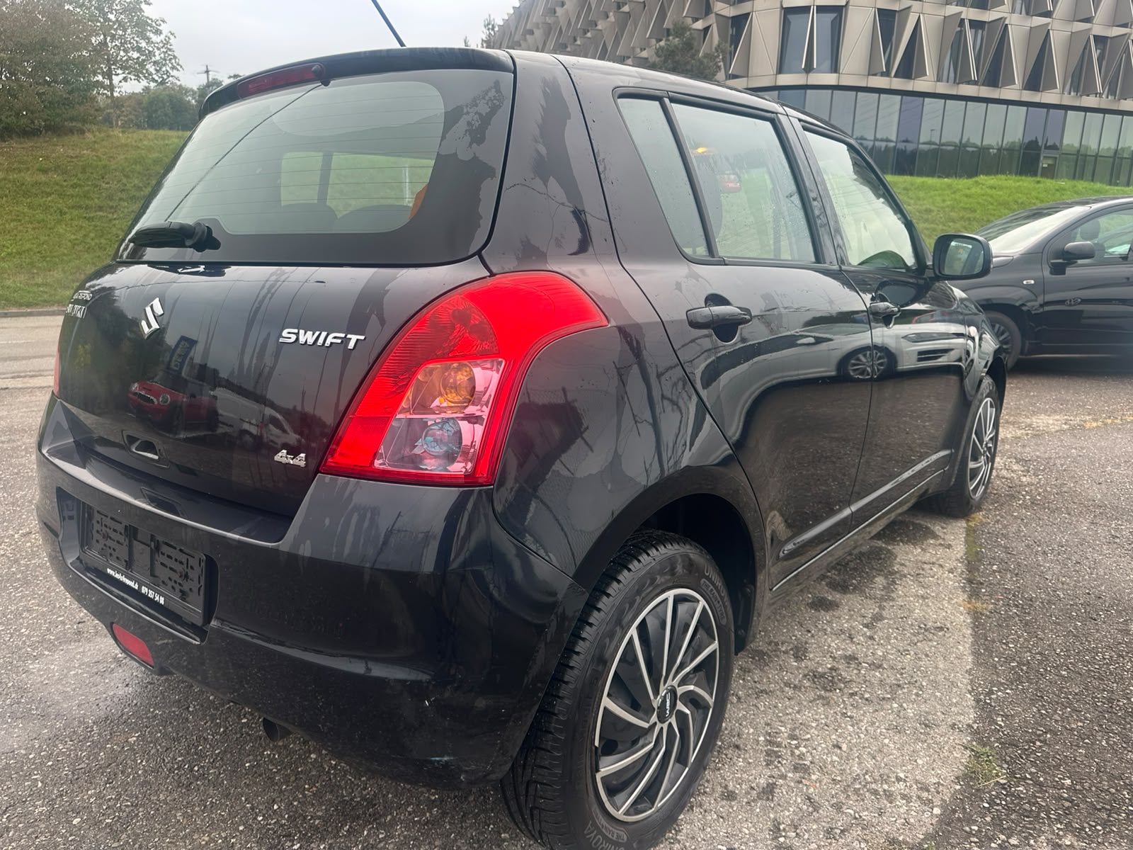 SUZUKI Swift 1.3i 16V GL 4x4-image-5