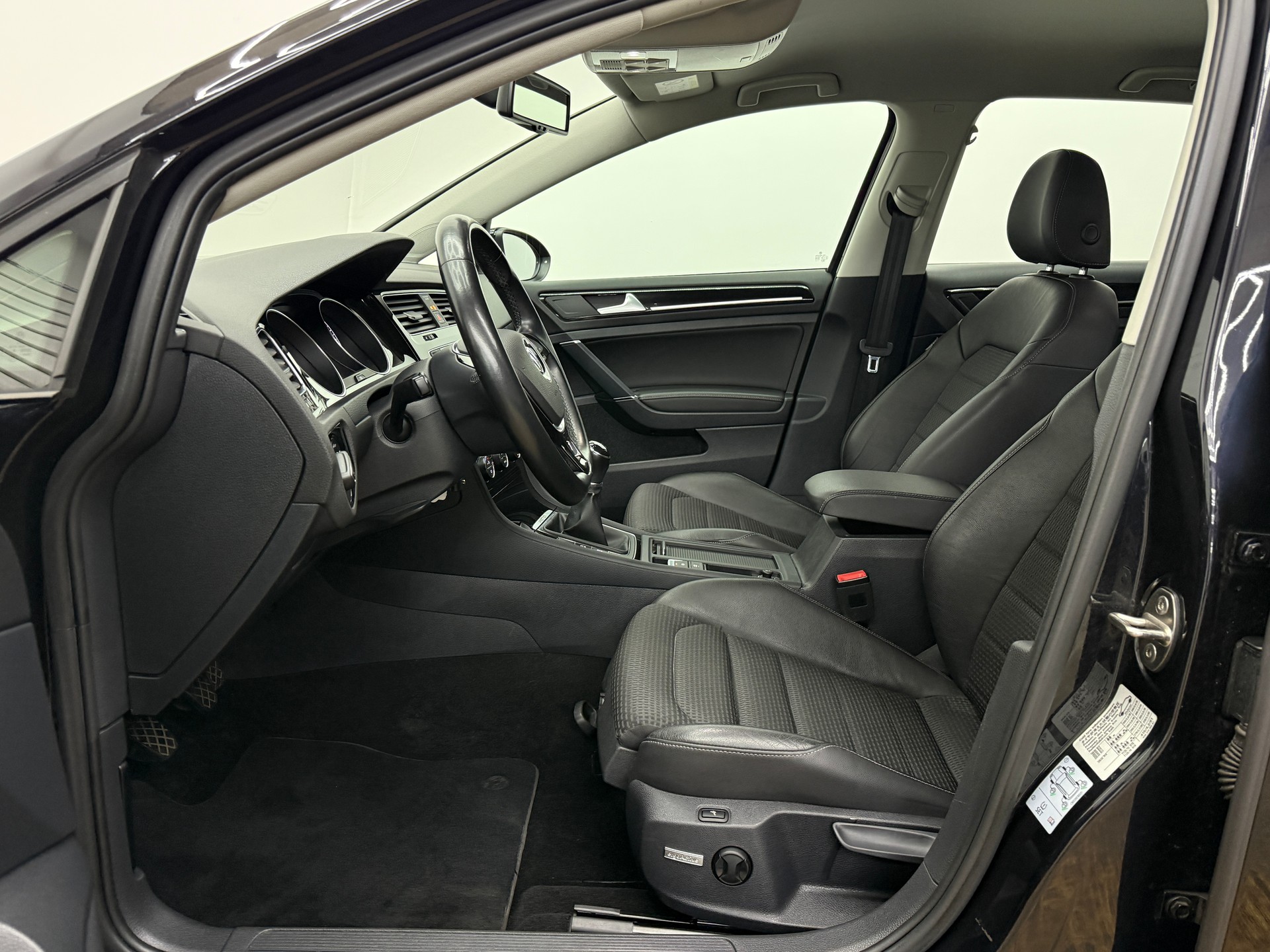 VW Golf 2.0 TDI Highline 4Motion-image-18