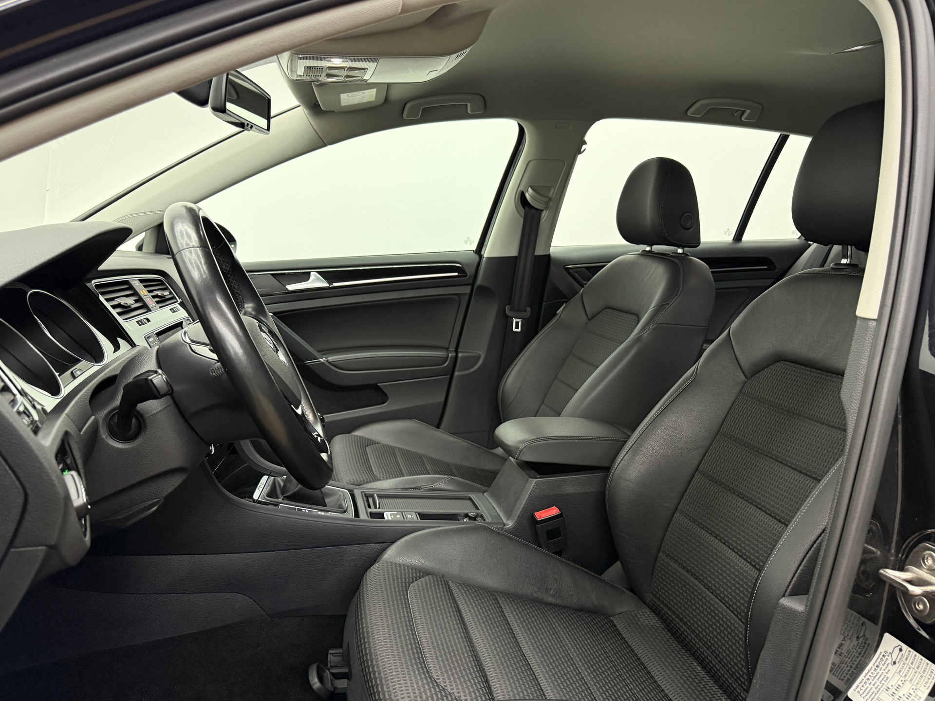 VW Golf 2.0 TDI Highline 4Motion-image-19
