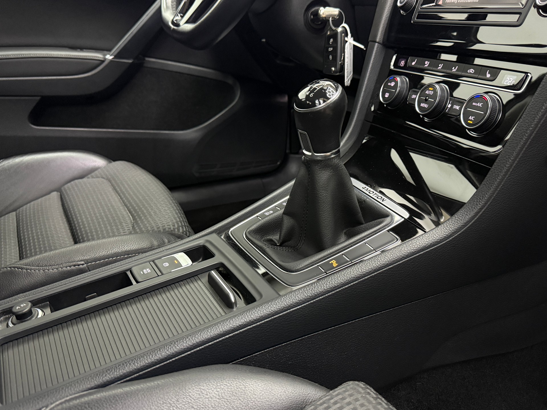 VW Golf 2.0 TDI Highline 4Motion-image-28
