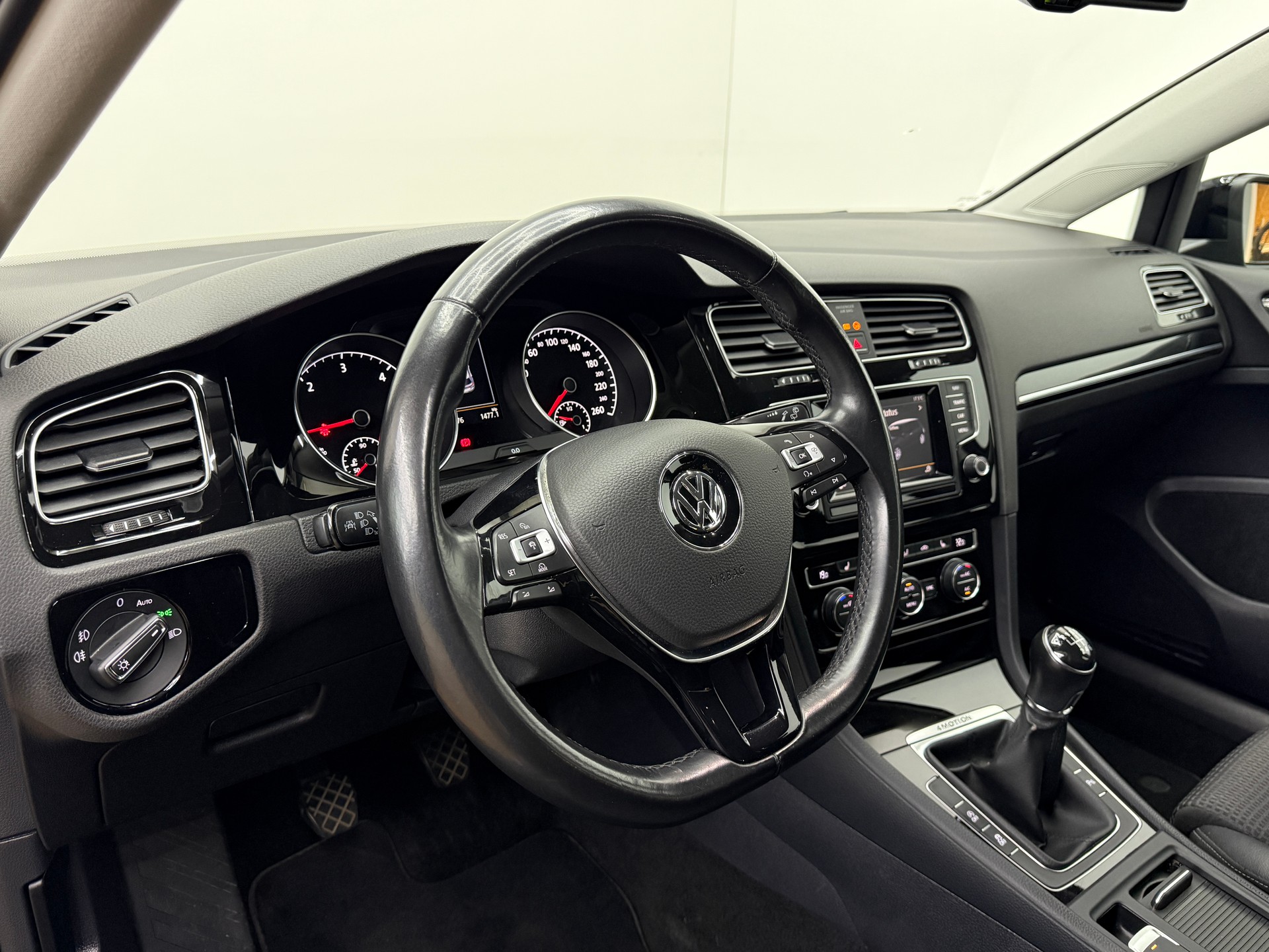 VW Golf 2.0 TDI Highline 4Motion-image-24