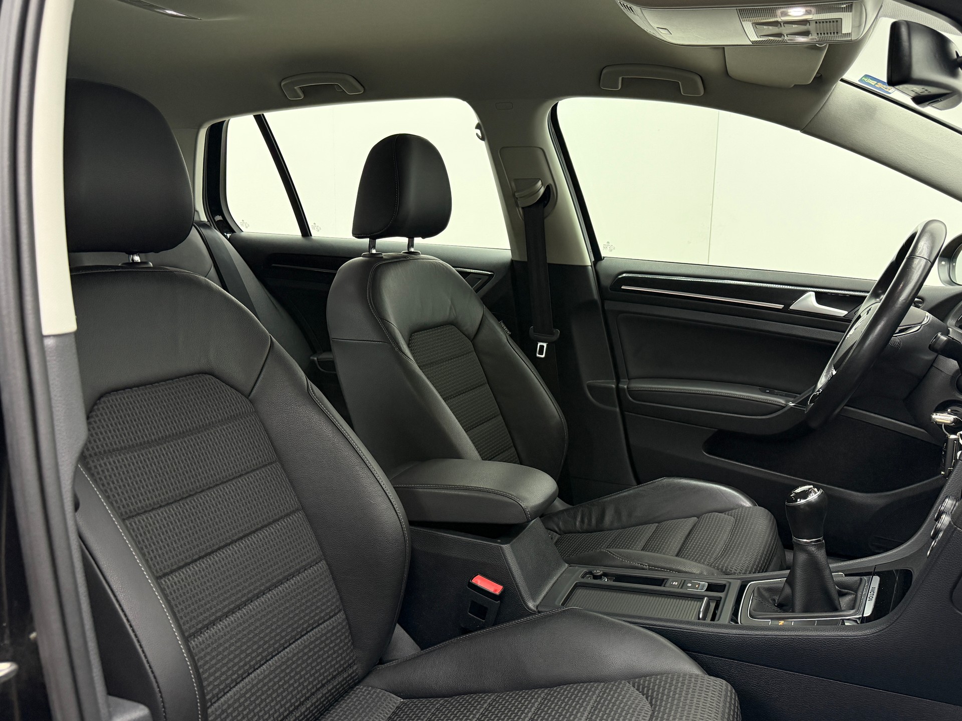 VW Golf 2.0 TDI Highline 4Motion-image-21
