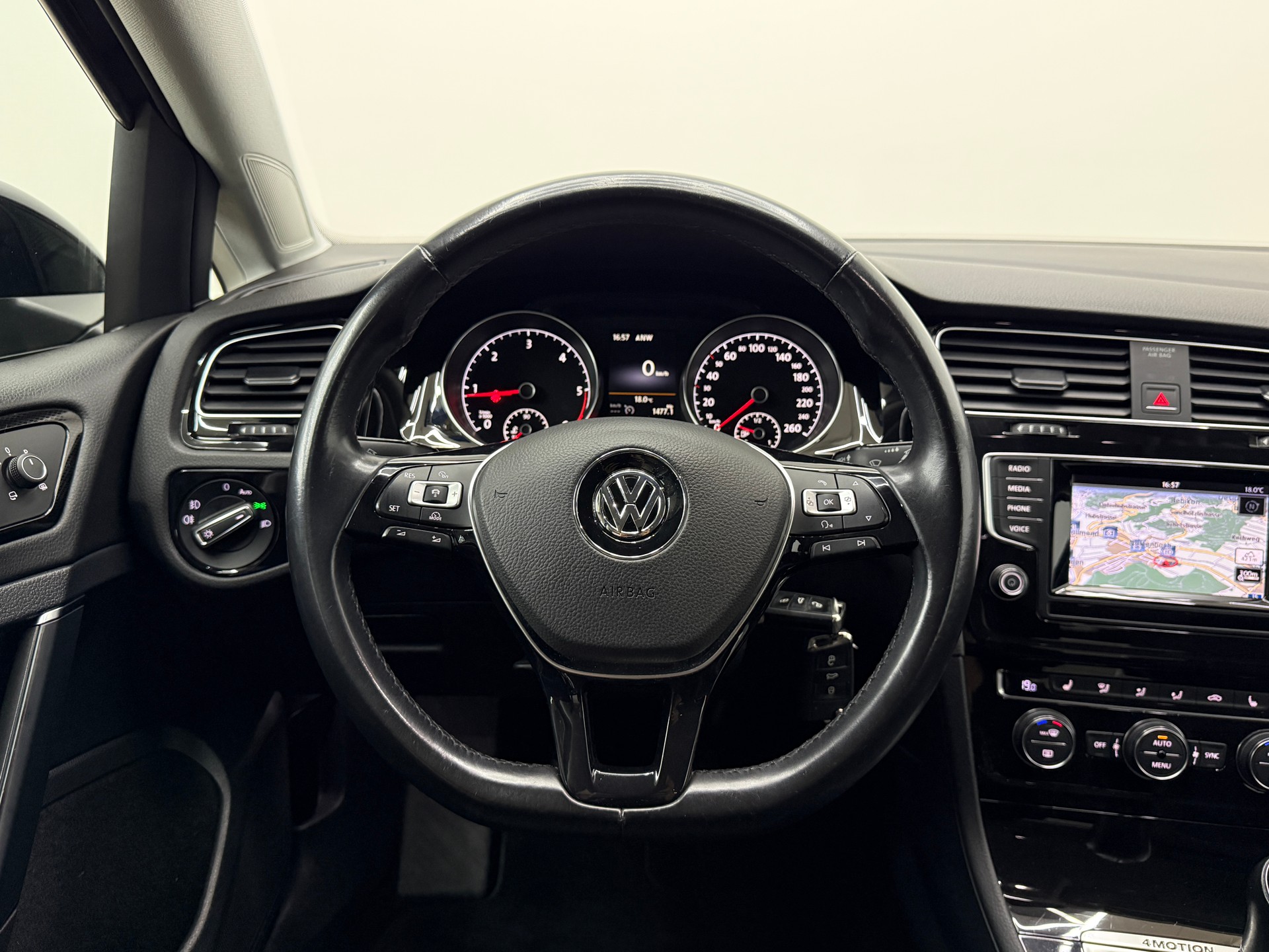 VW Golf 2.0 TDI Highline 4Motion-image-26